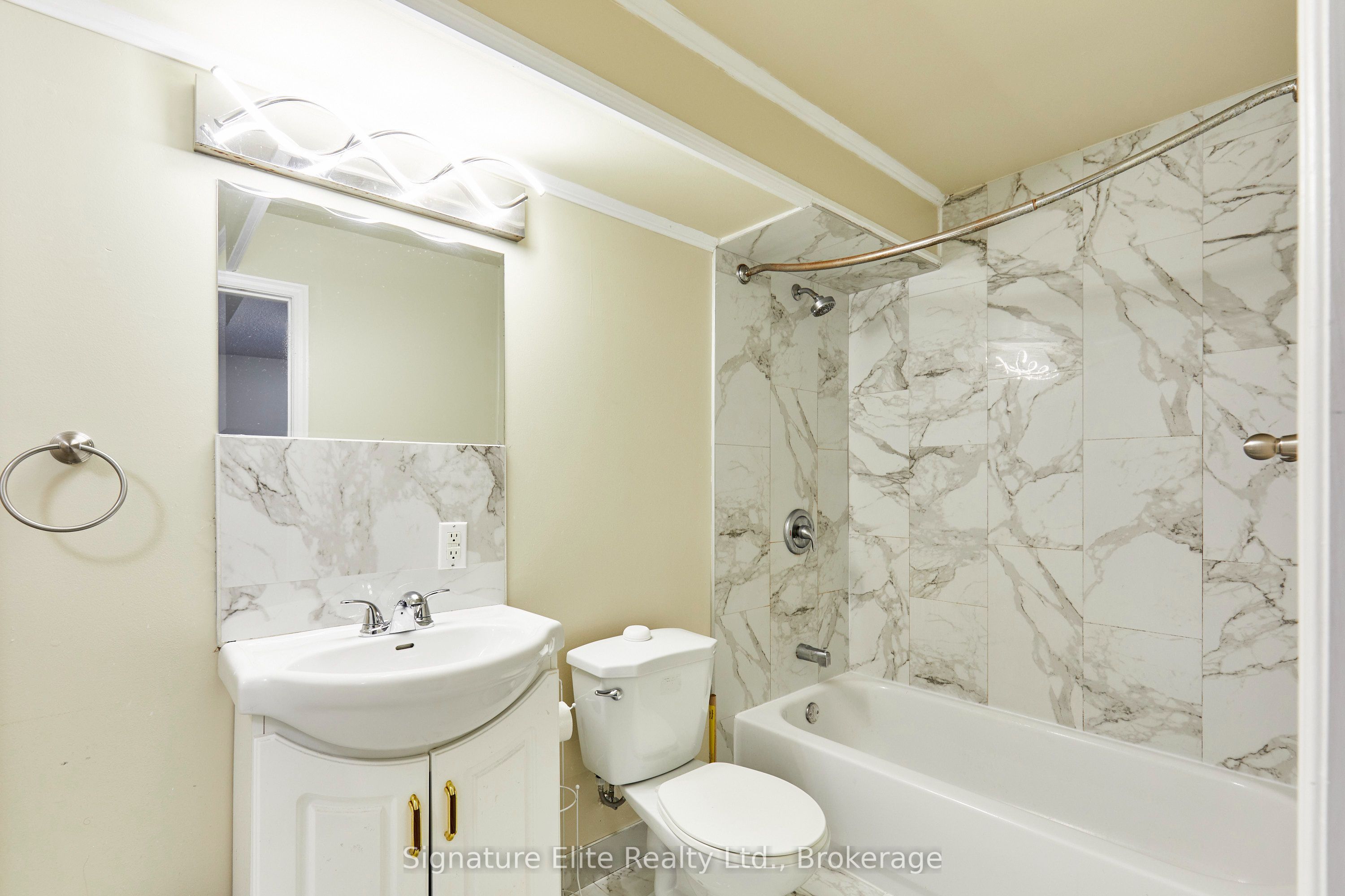 11 Etienne Street Lower Property Photo 7