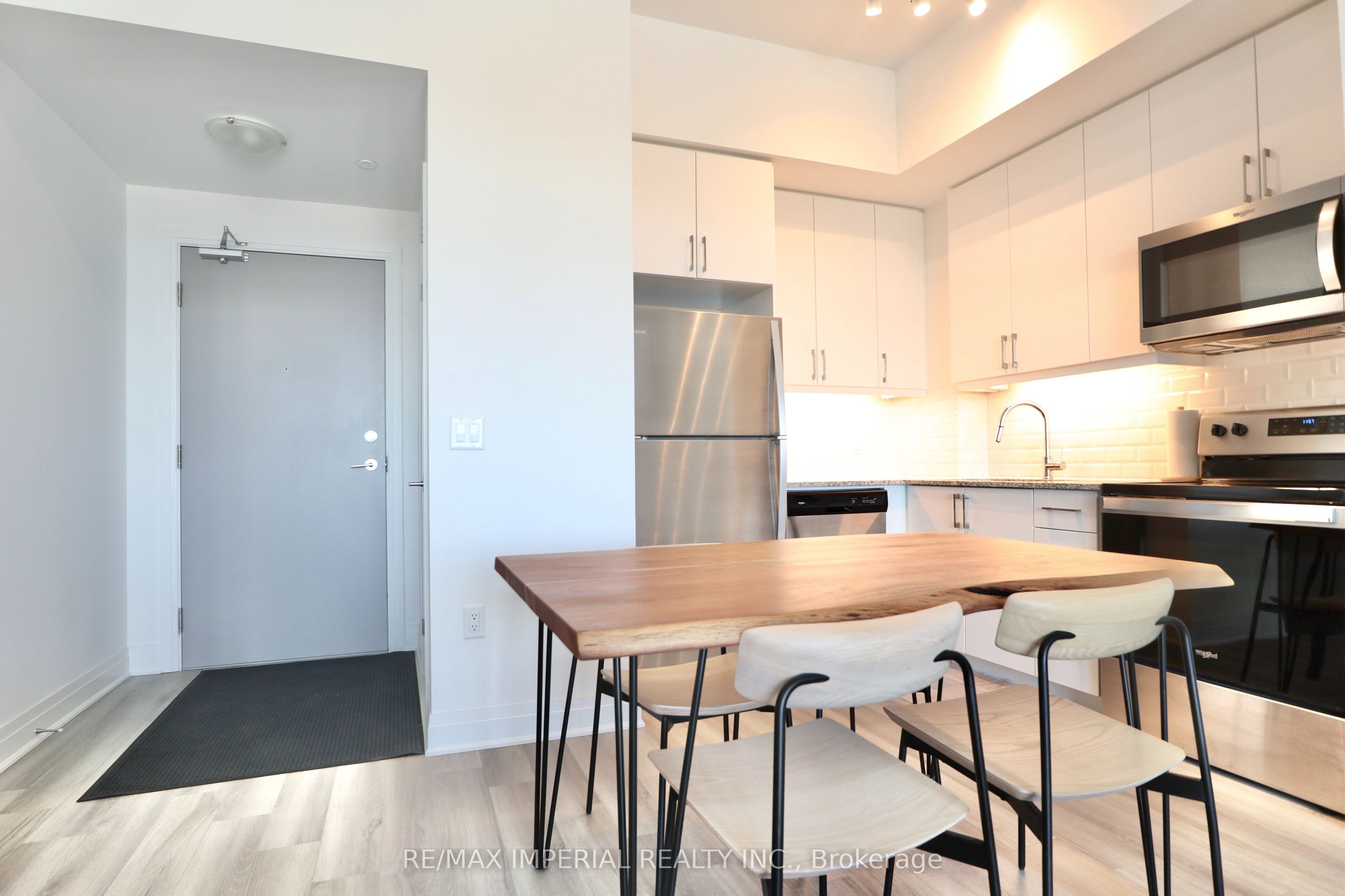 3220 Sheppard Avenue E 402 Property Photo 6
