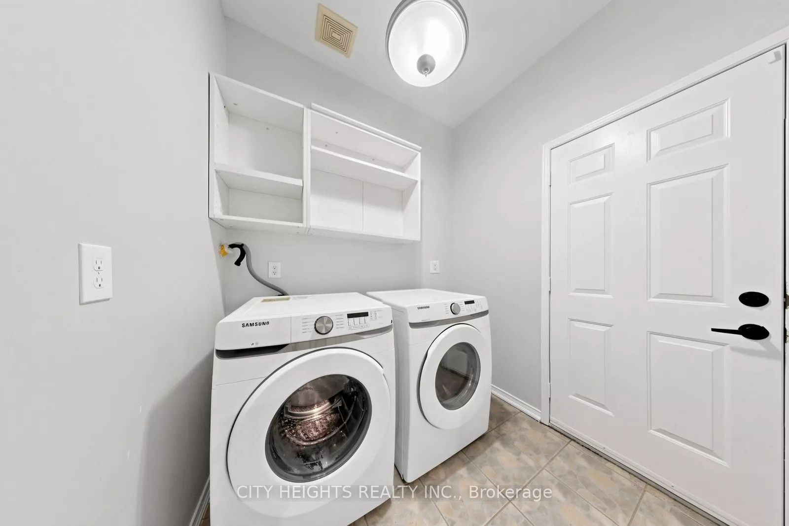 58 Bradbury Crescent Upper Property Photo 17