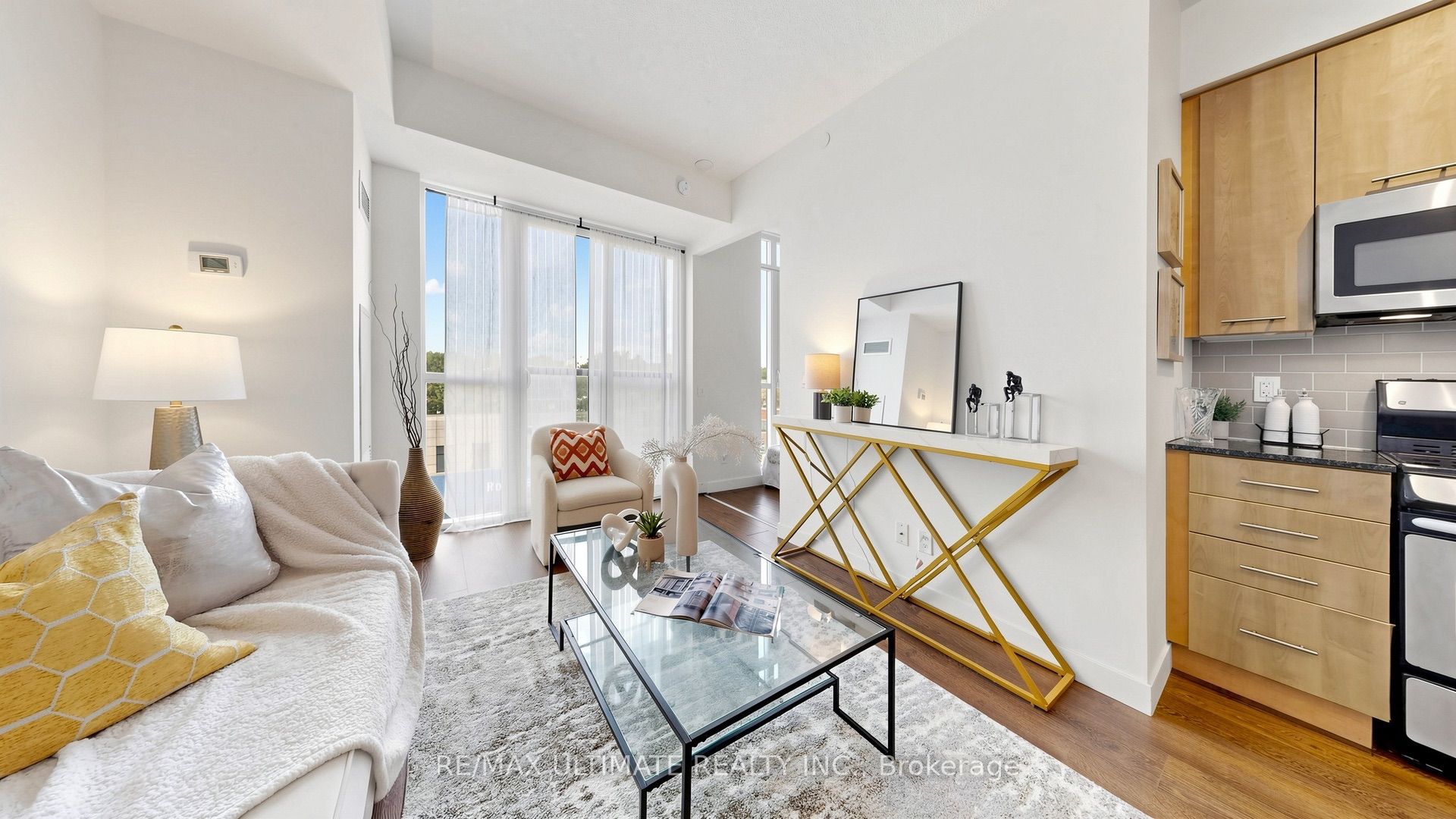 2055 Danforth Avenue 404 Property Photo 8