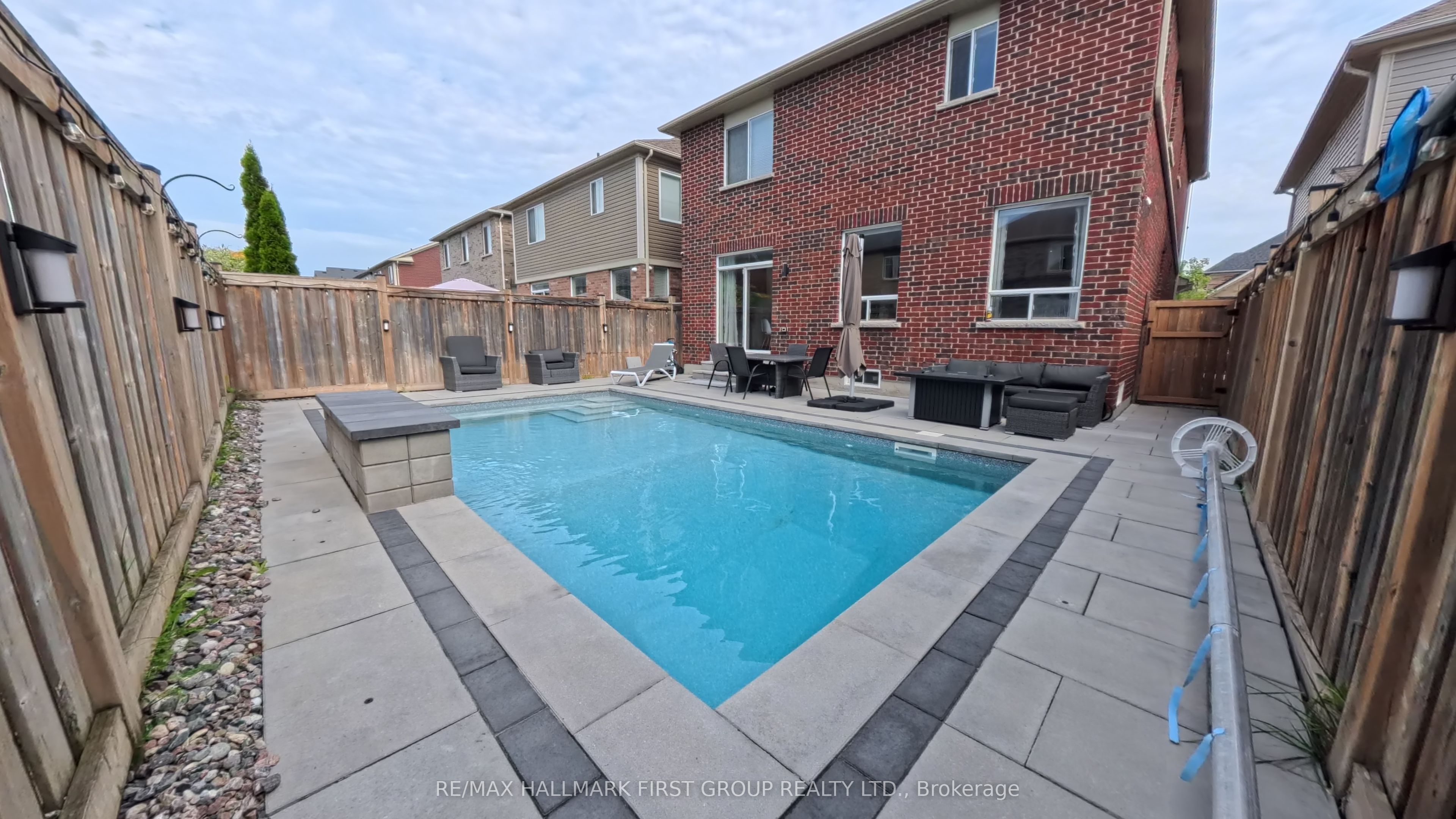 121 Blackwell Crescent Property Photo 2