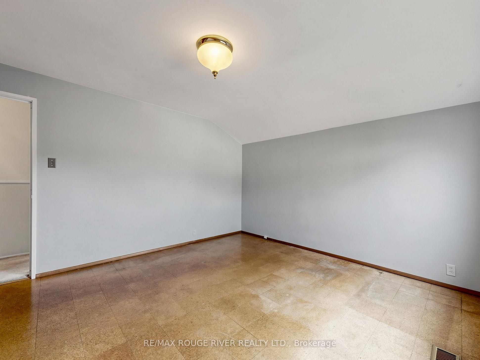 99 Oakley Boulevard Property Photo 17