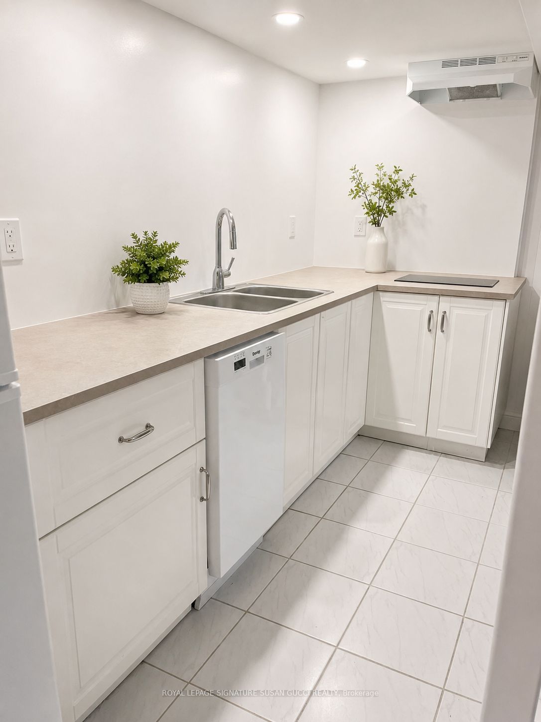 31 Lesmount Avenue Lower Property Photo 3