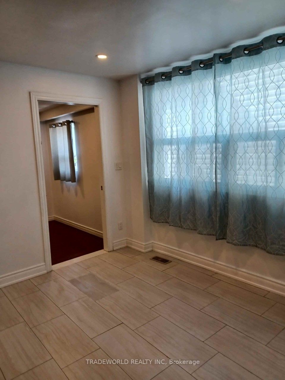 765 Gerrard Street E Main Fl Property Photo 4