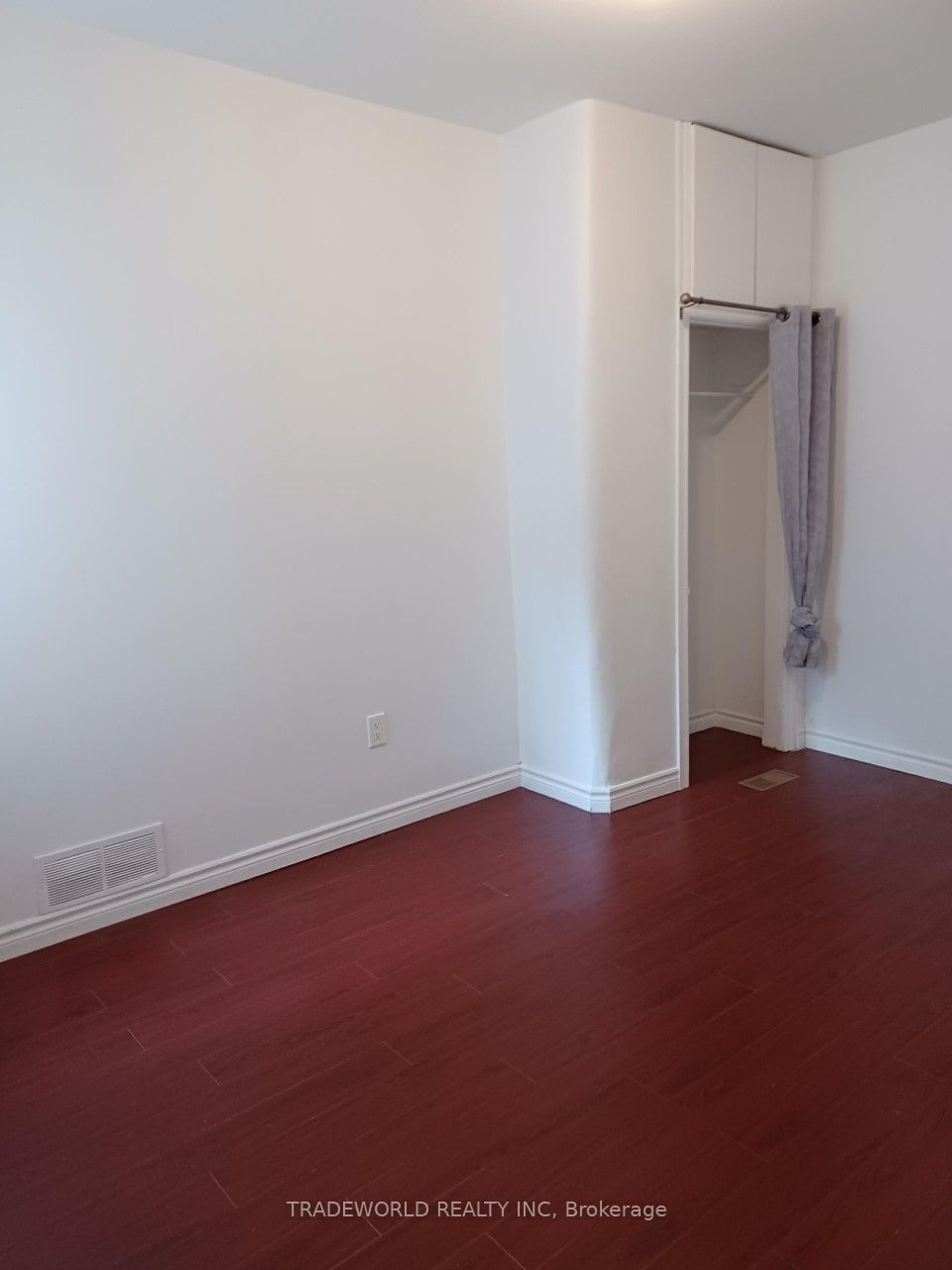 765 Gerrard Street E Main Fl Property Photo 8