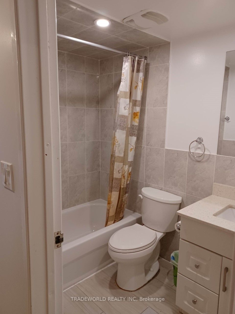 765 Gerrard Street E Main Fl Property Photo 9