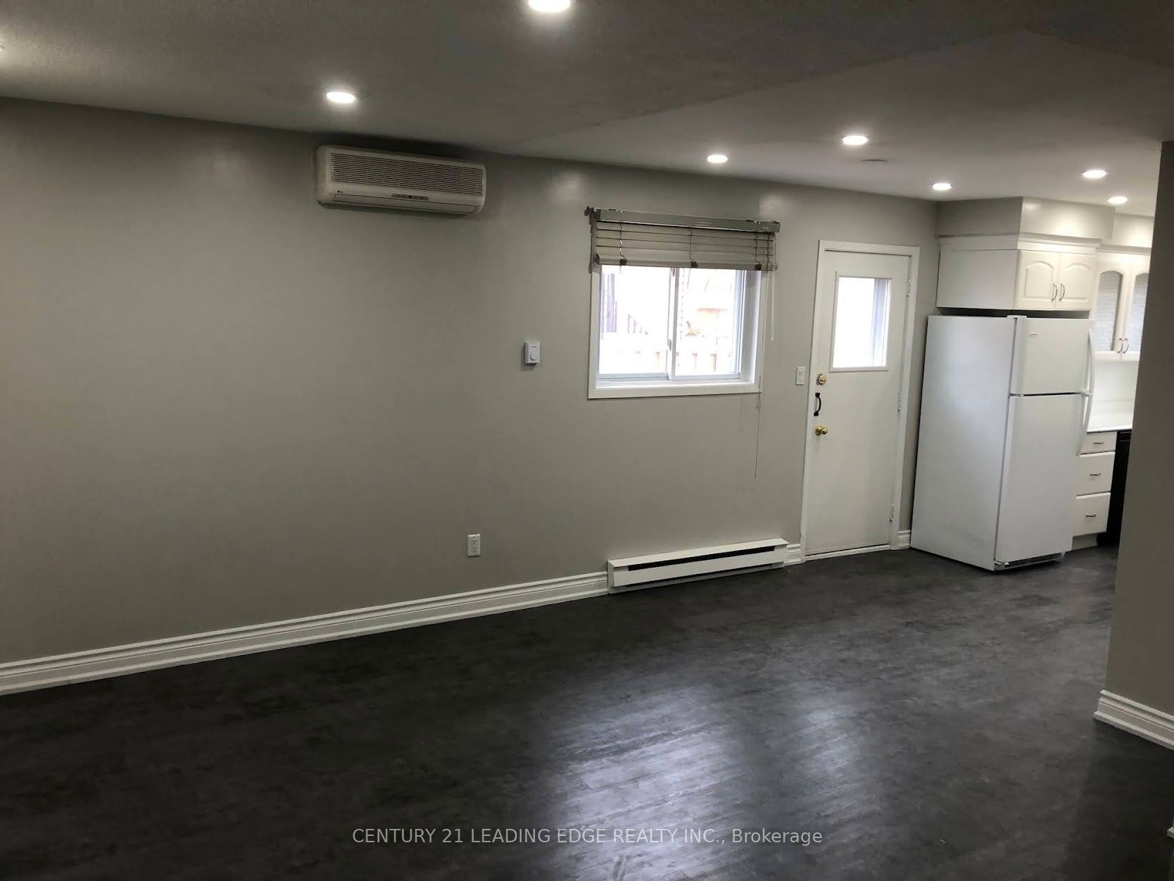 699 Attersley Drive 1 Property Photo 2