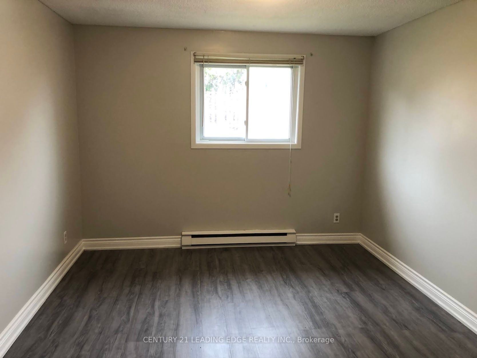 699 Attersley Drive 1 Property Photo 3