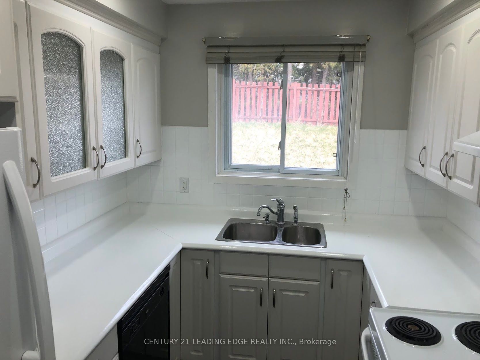 699 Attersley Drive 1 Property Photo 6