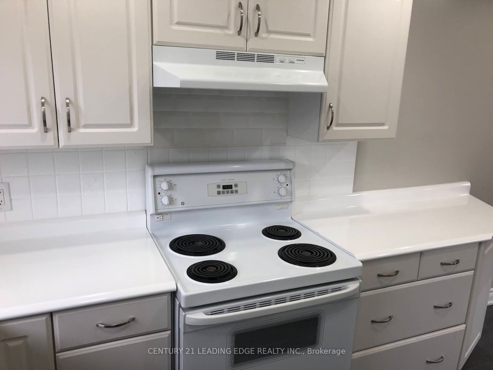 699 Attersley Drive 1 Property Photo 7