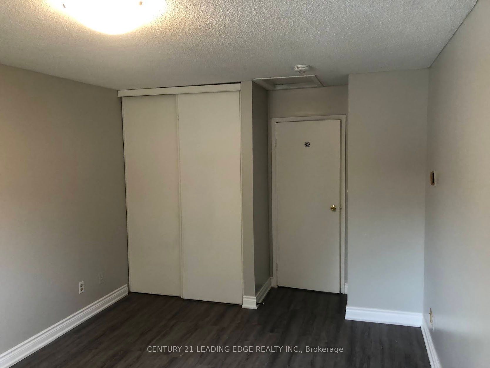 699 Attersley Drive 1 Property Photo 8