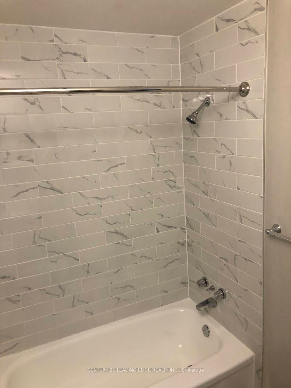 699 Attersley Drive 1 Property Photo 10