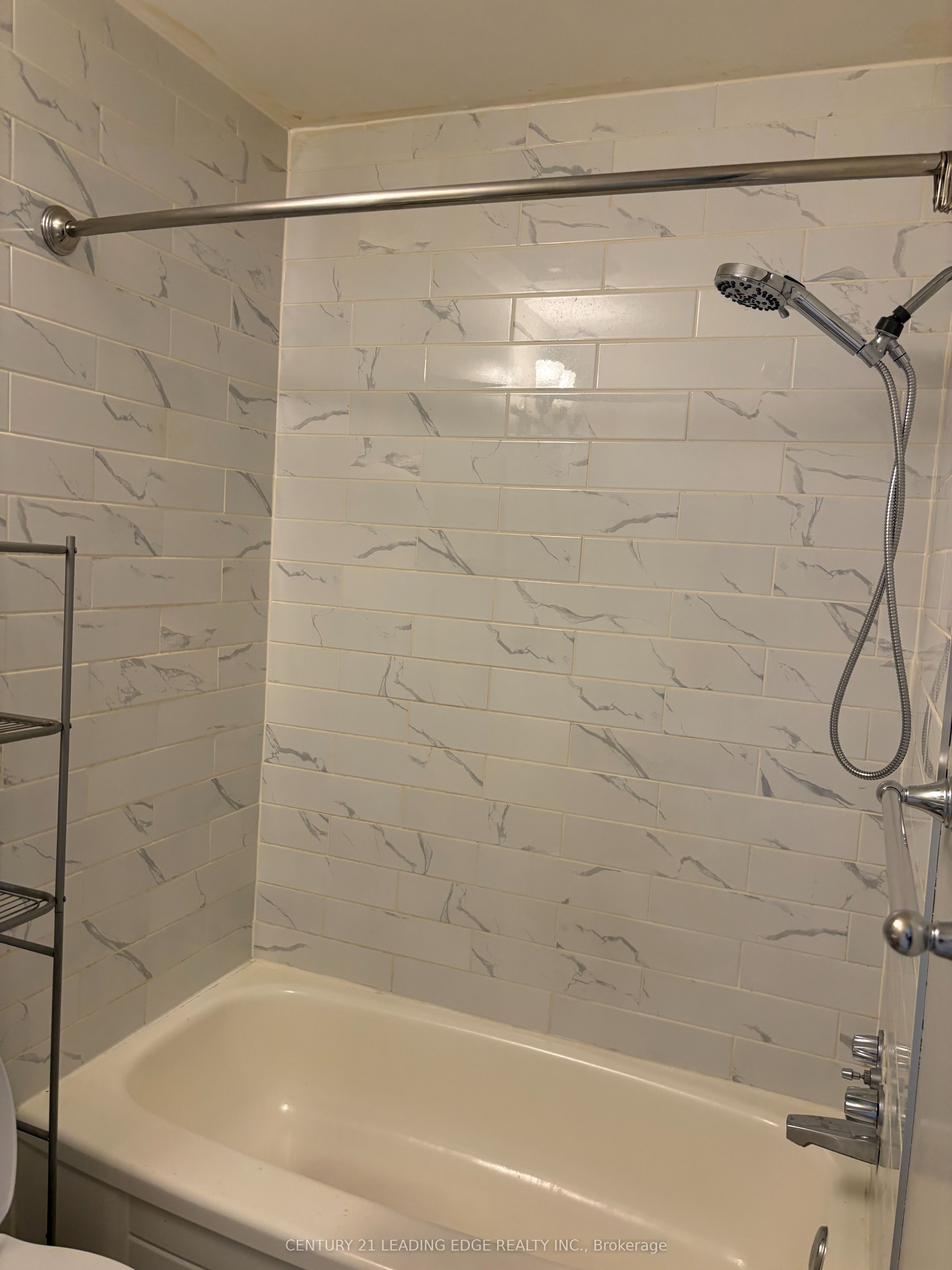 699 Attersley Drive 1 Property Photo 13