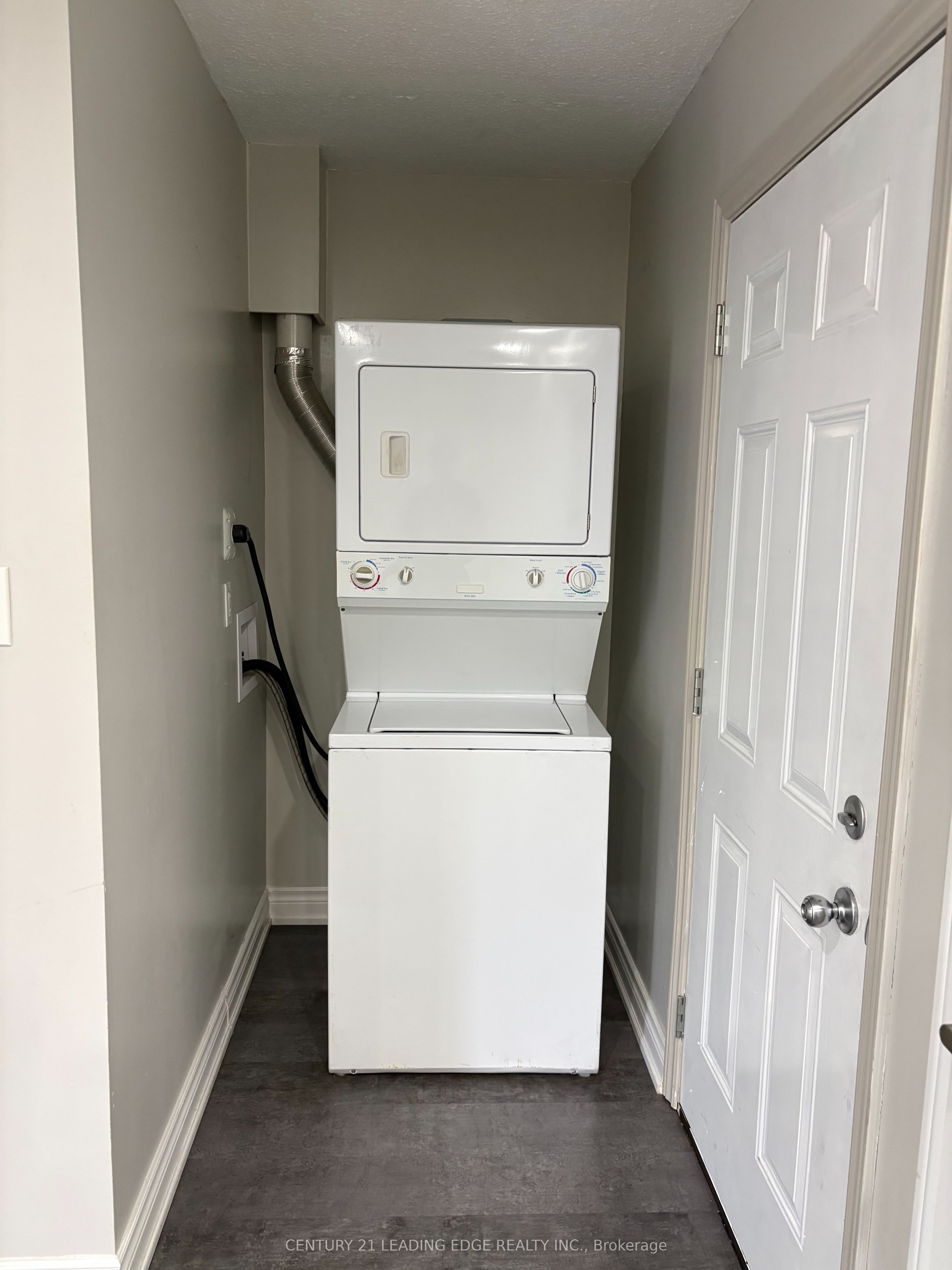 699 Attersley Drive 1 Property Photo 15