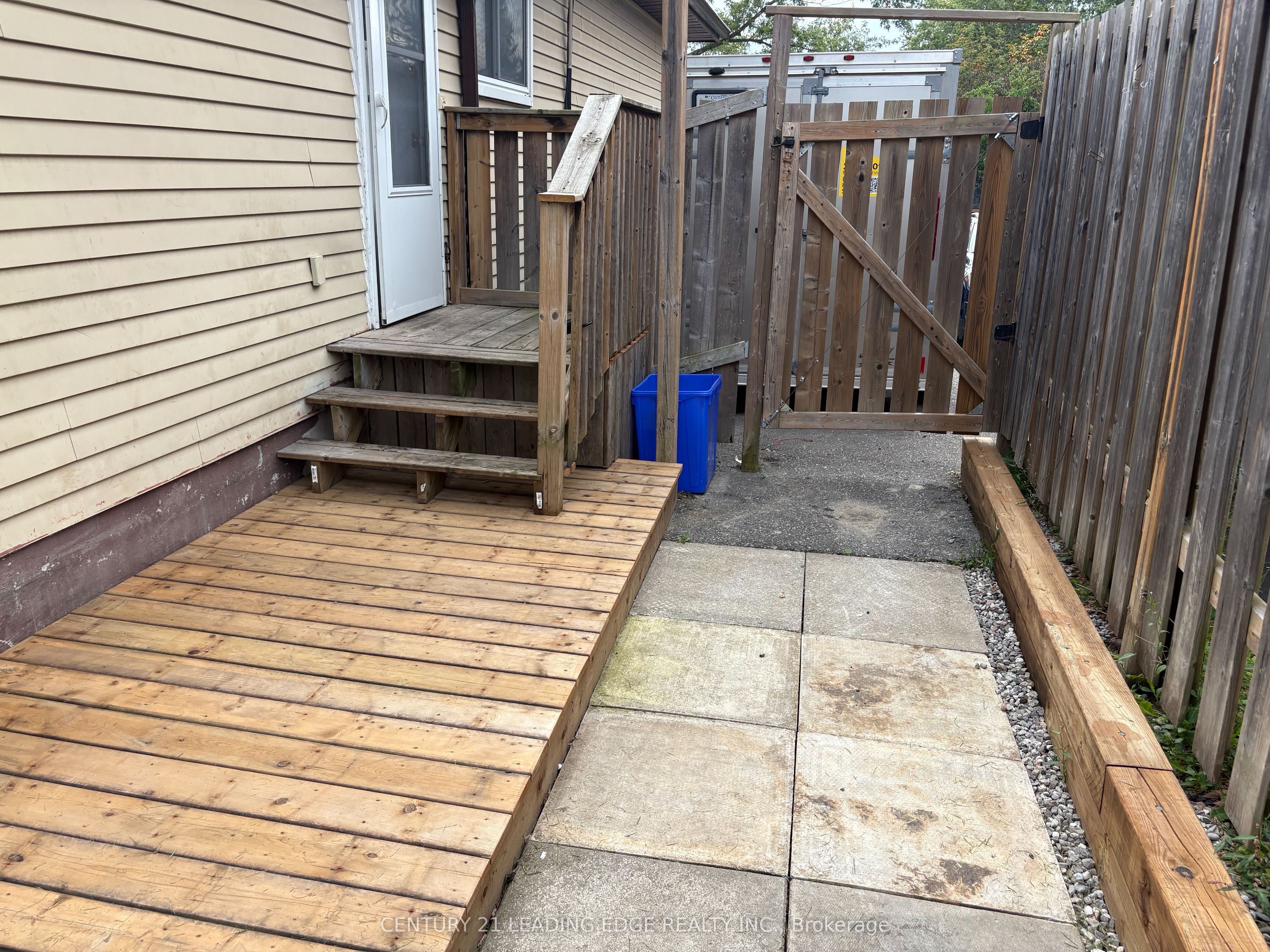 699 Attersley Drive 1 Property Photo 16