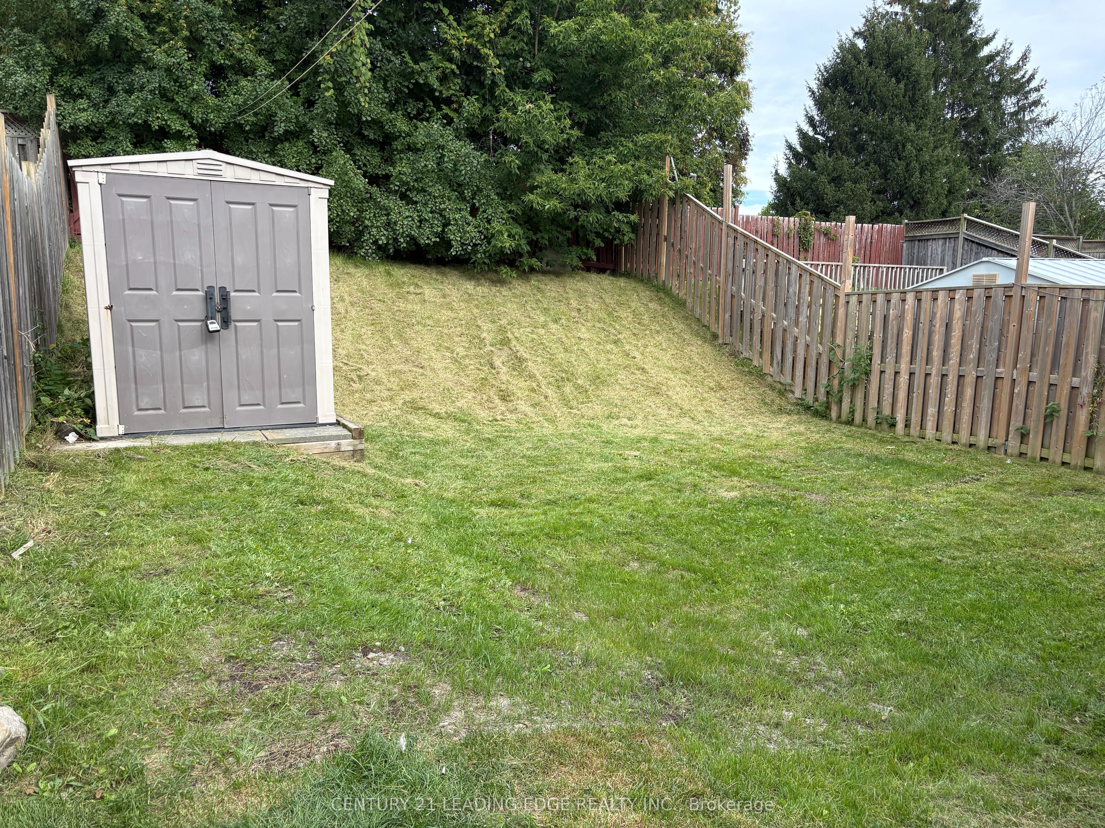 699 Attersley Drive 1 Property Photo 17
