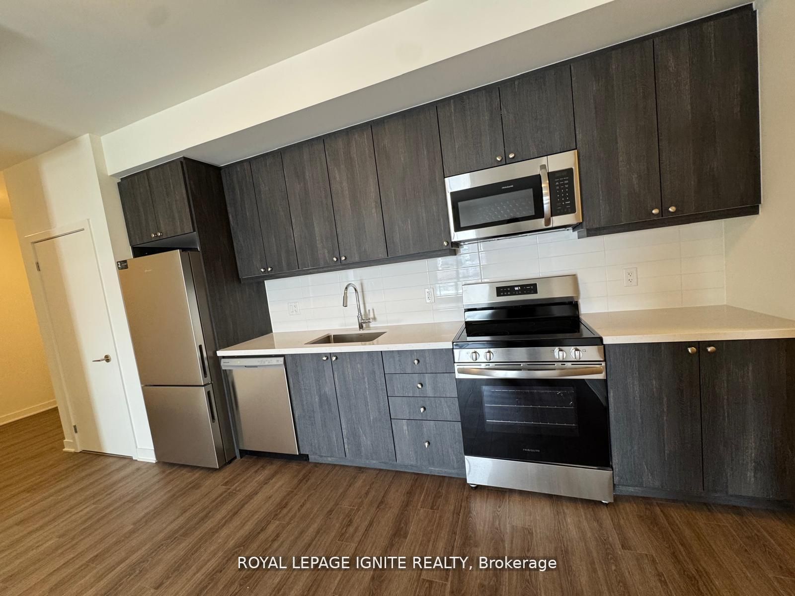 51 Clarington Boulevard 101 Property Photo 5