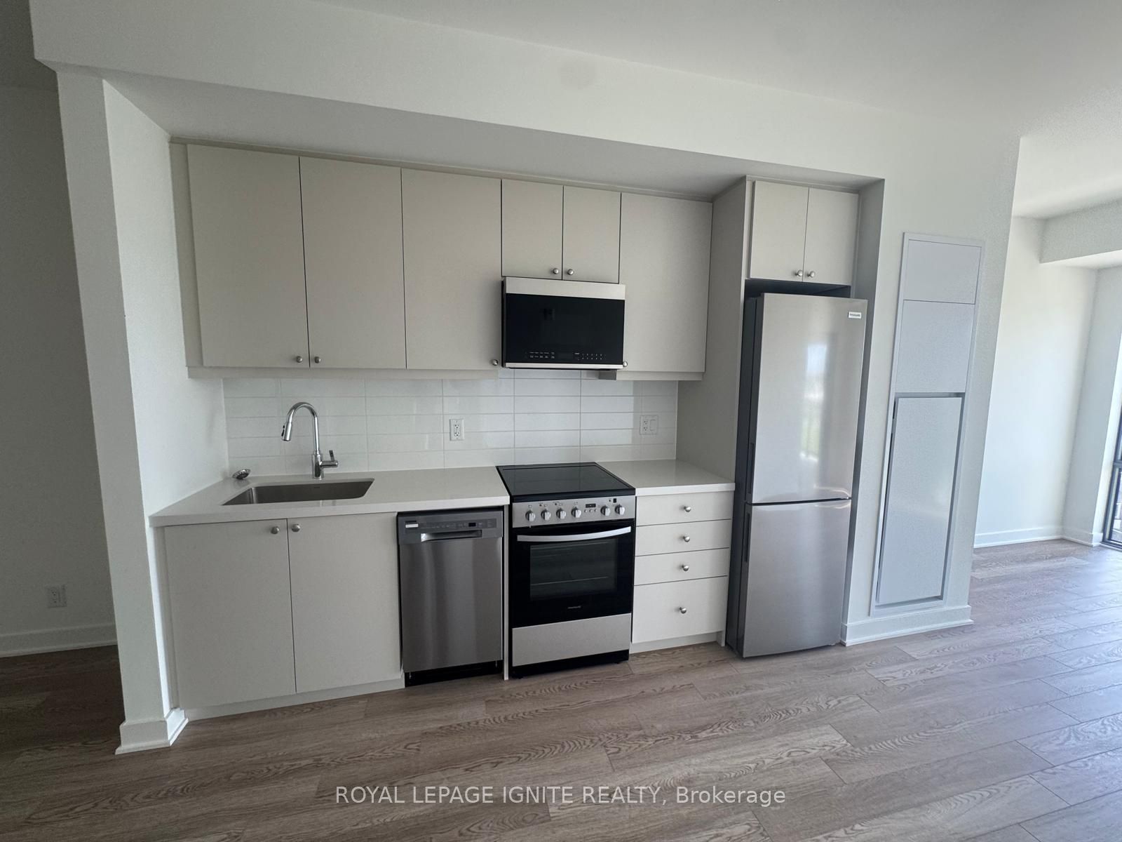 51 Clarington Boulevard 611 Property Photo 6