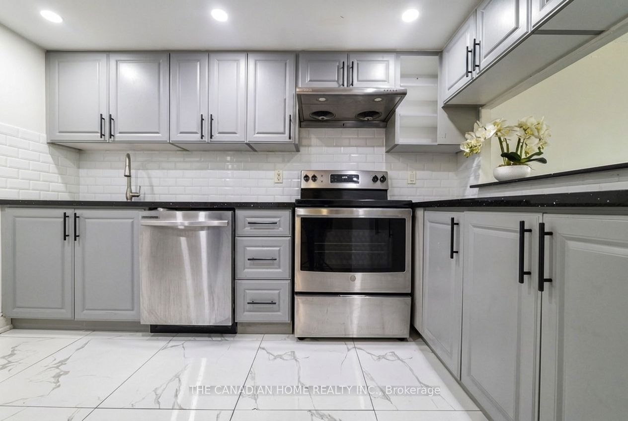 2466 Eglinton Avenue E 214 Property Photo 4
