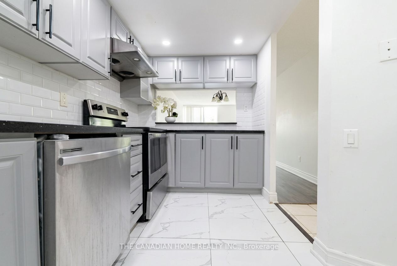 2466 Eglinton Avenue E 214 Property Photo 6