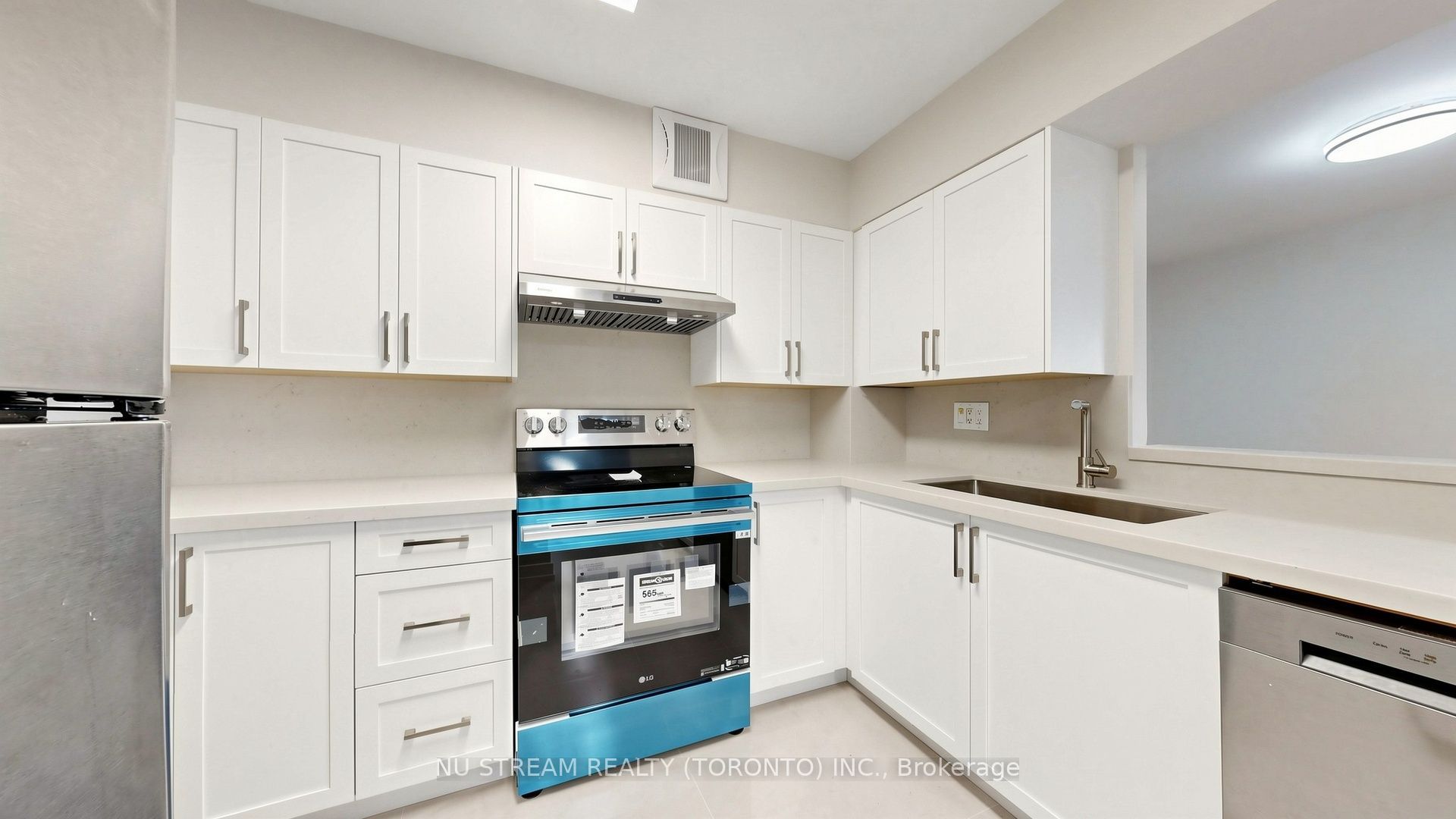 175 Bamburgh Circle #1105 Property Photo 22