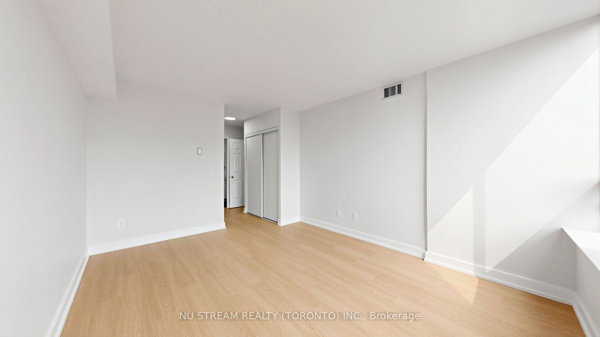 175 Bamburgh Circle #1105 Property Photo 26
