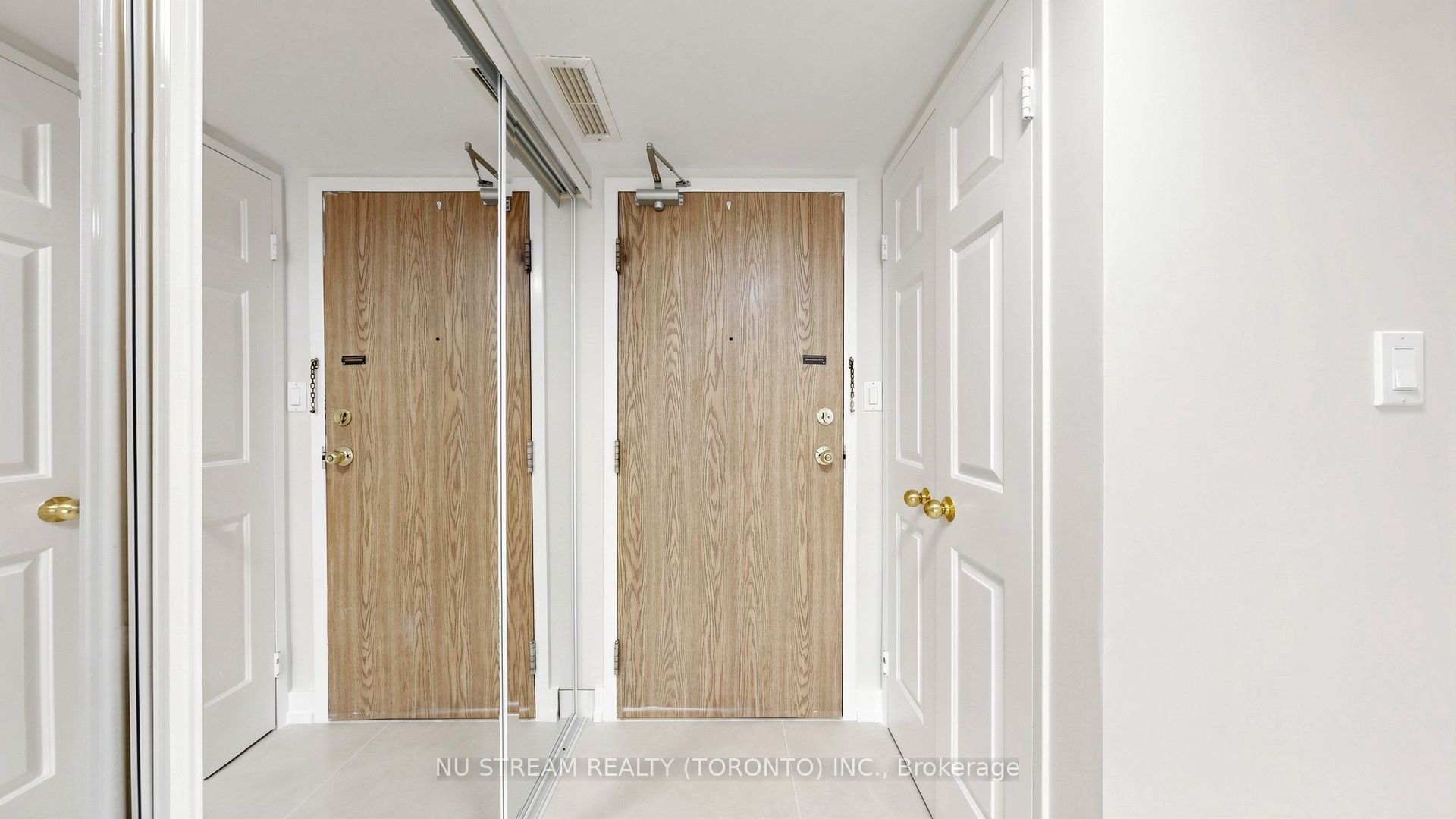 175 Bamburgh Circle #1105 Property Photo 32