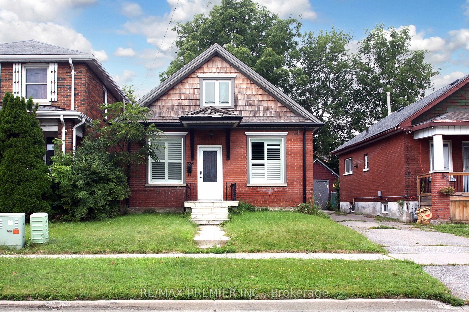226 Ritson Road S Property Photo 1