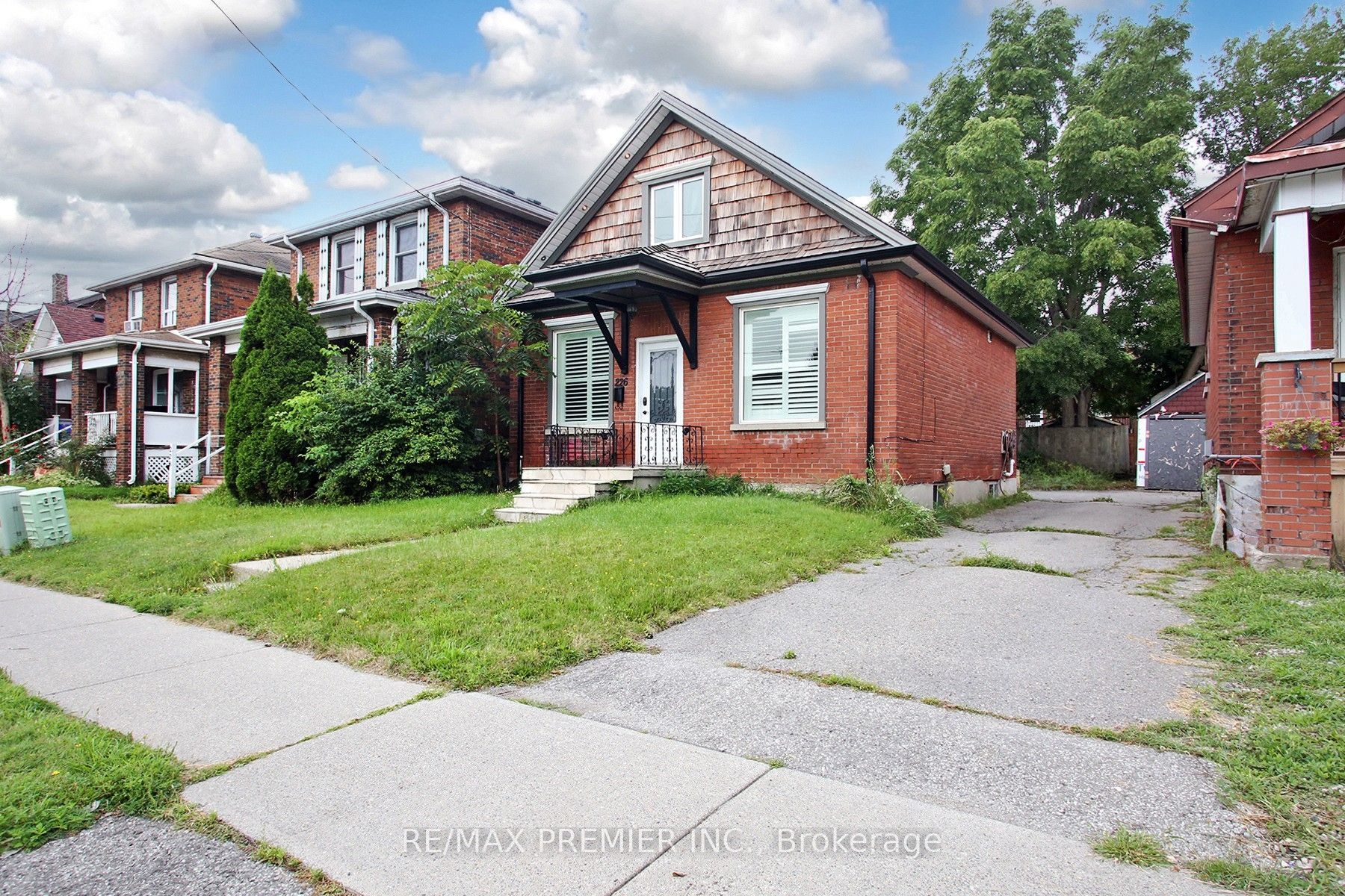 226 Ritson Road S Property Photo 2