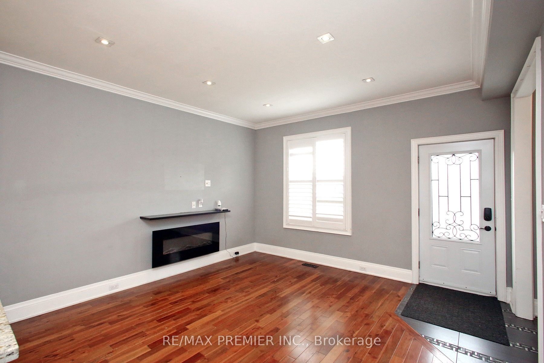 226 Ritson Road S Property Photo 5