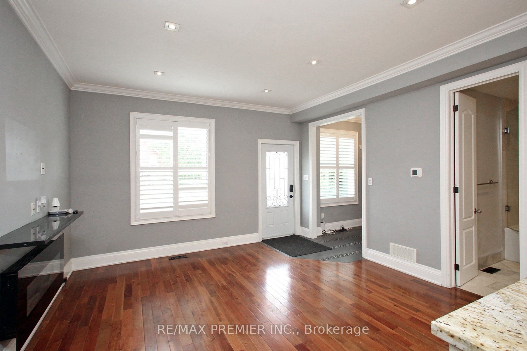 226 Ritson Road S Property Photo 6