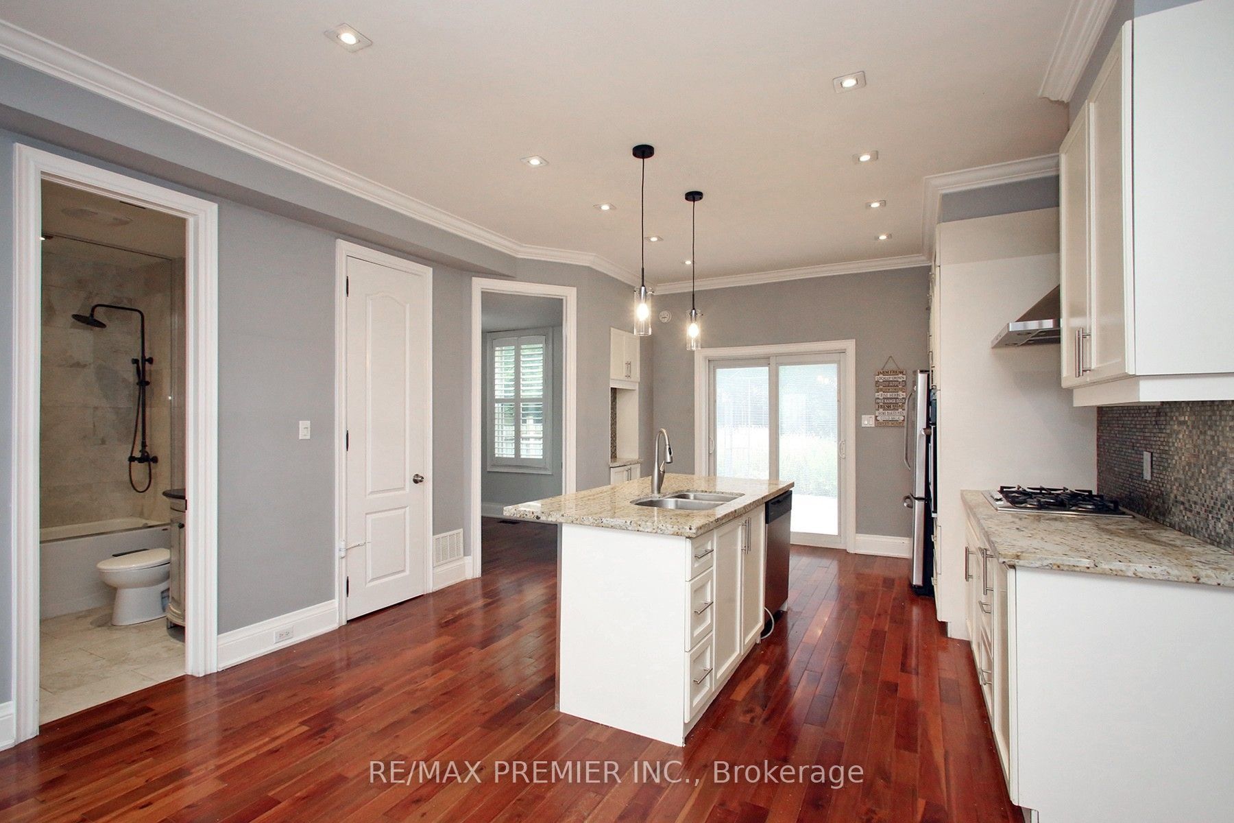 226 Ritson Road S Property Photo 7