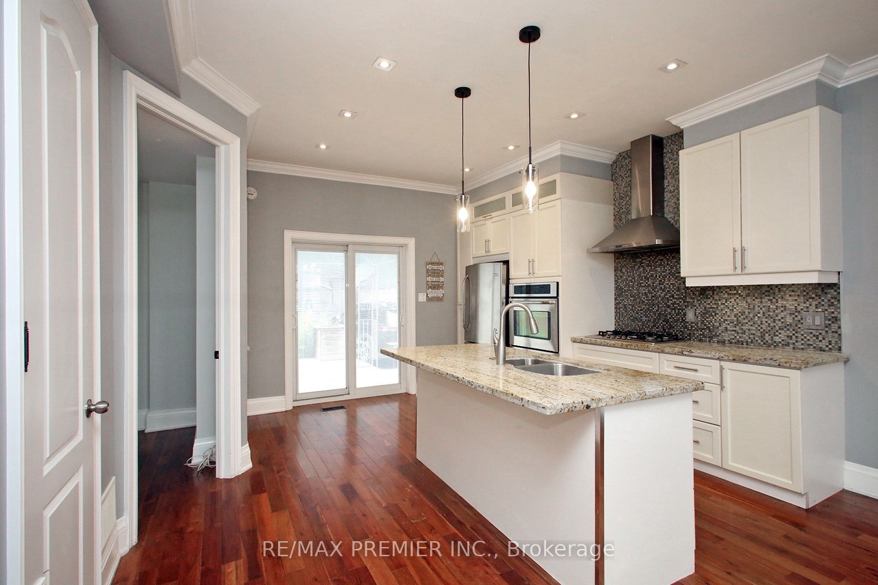 226 Ritson Road S Property Photo 8