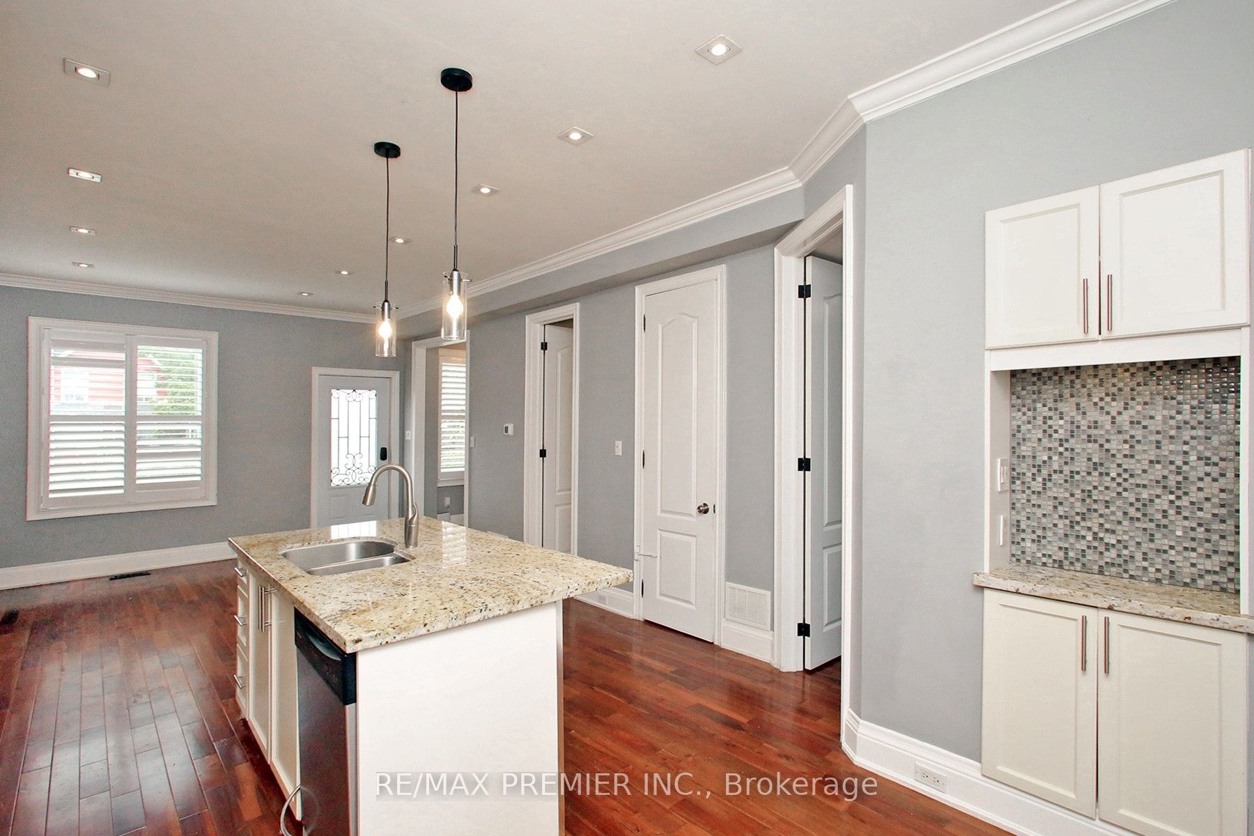 226 Ritson Road S Property Photo 10
