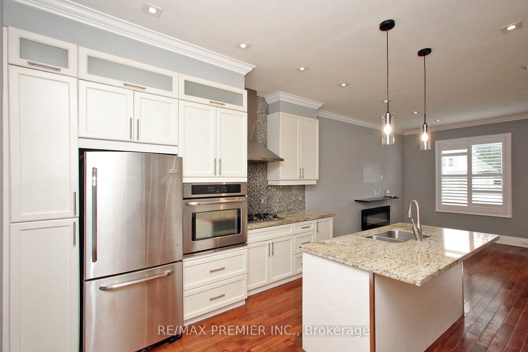226 Ritson Road S Property Photo 11