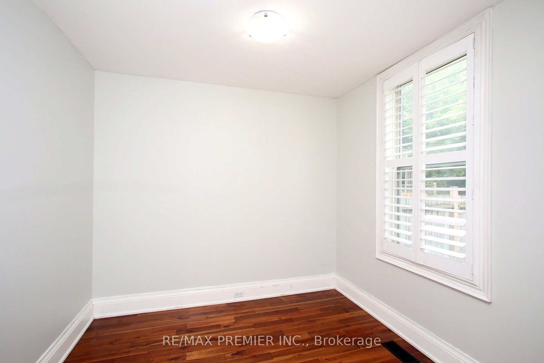 226 Ritson Road S Property Photo 12