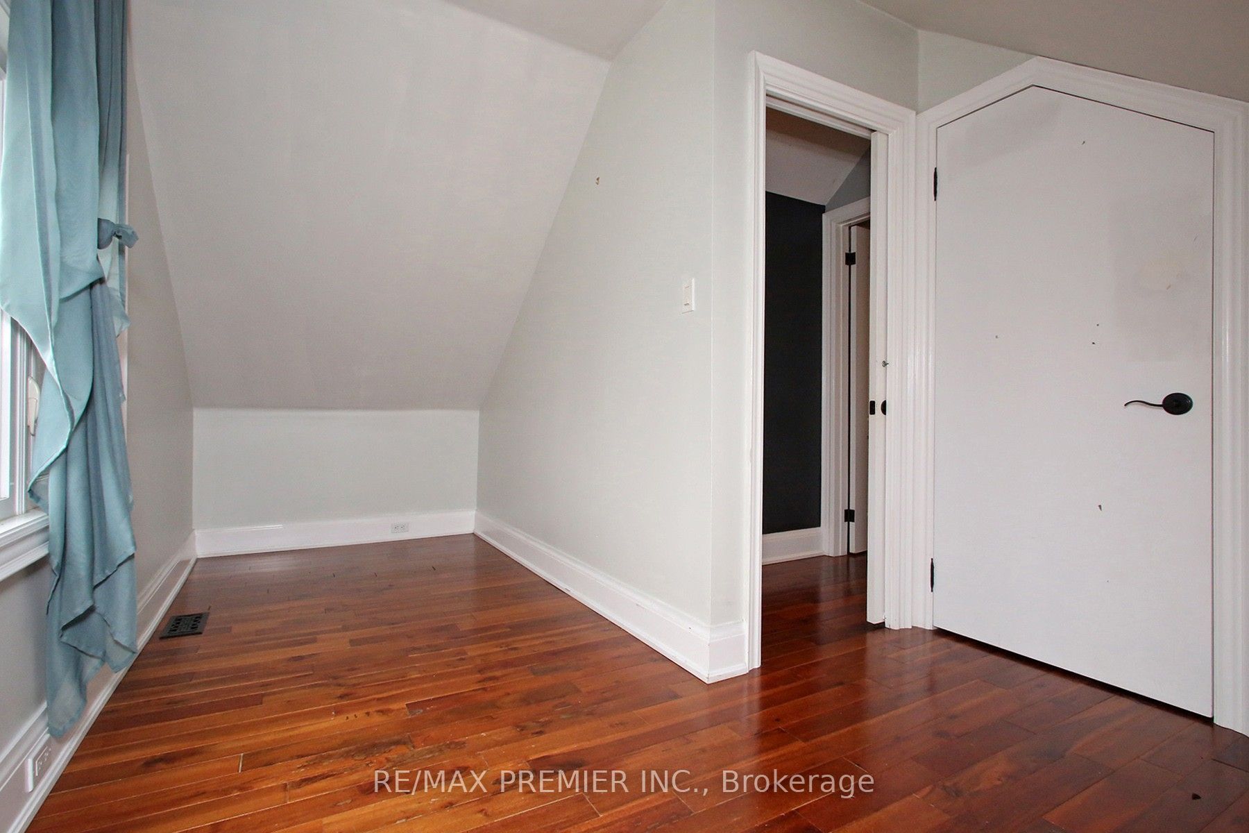 226 Ritson Road S Property Photo 14