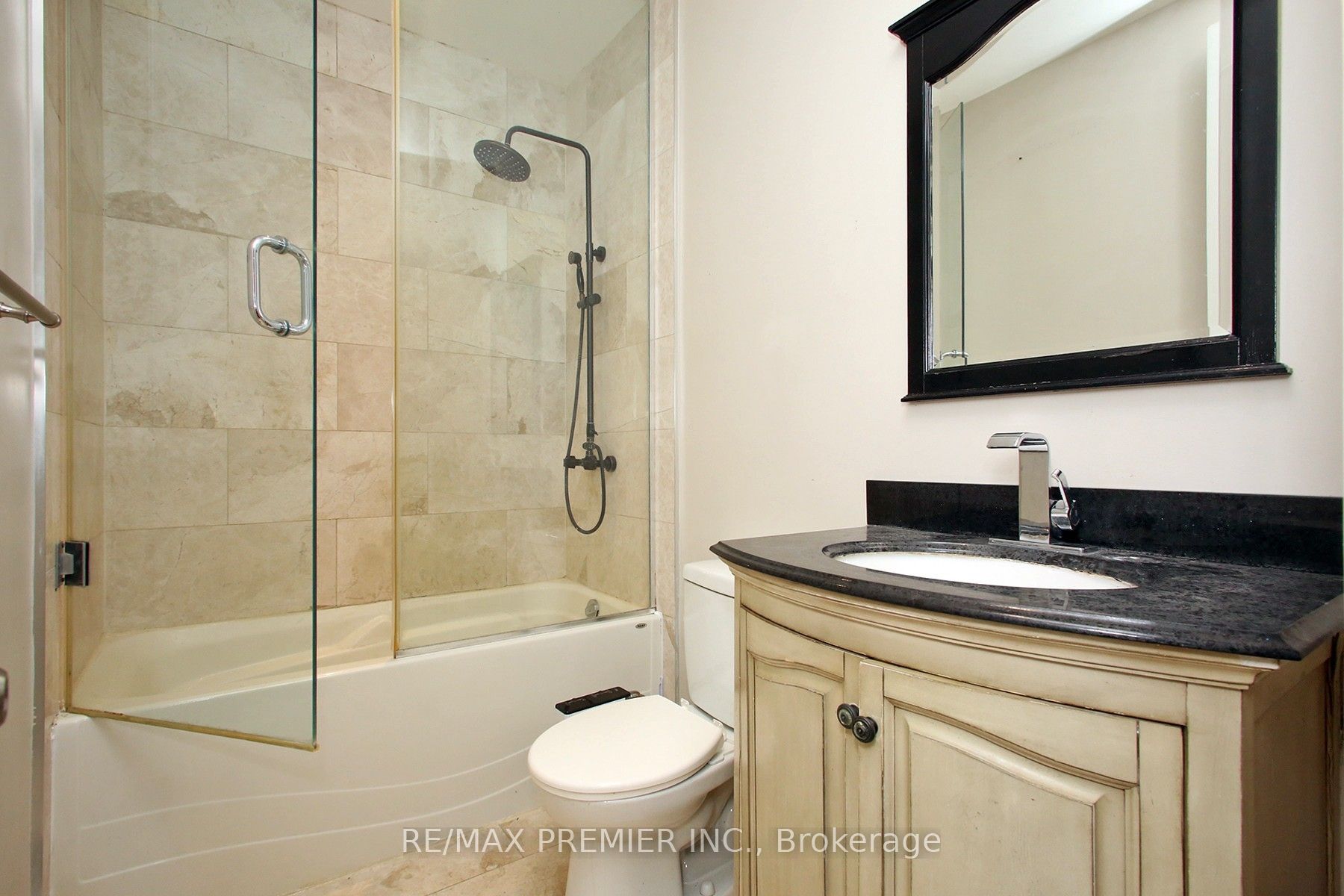 226 Ritson Road S Property Photo 16