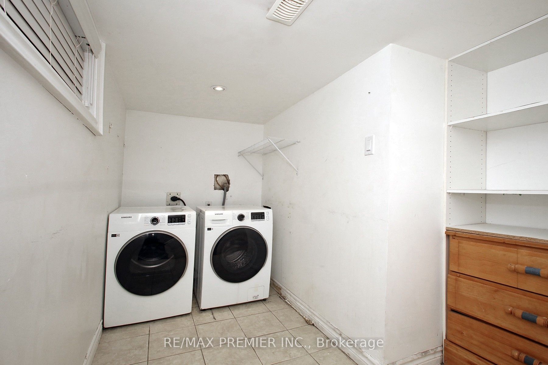 226 Ritson Road S Property Photo 17