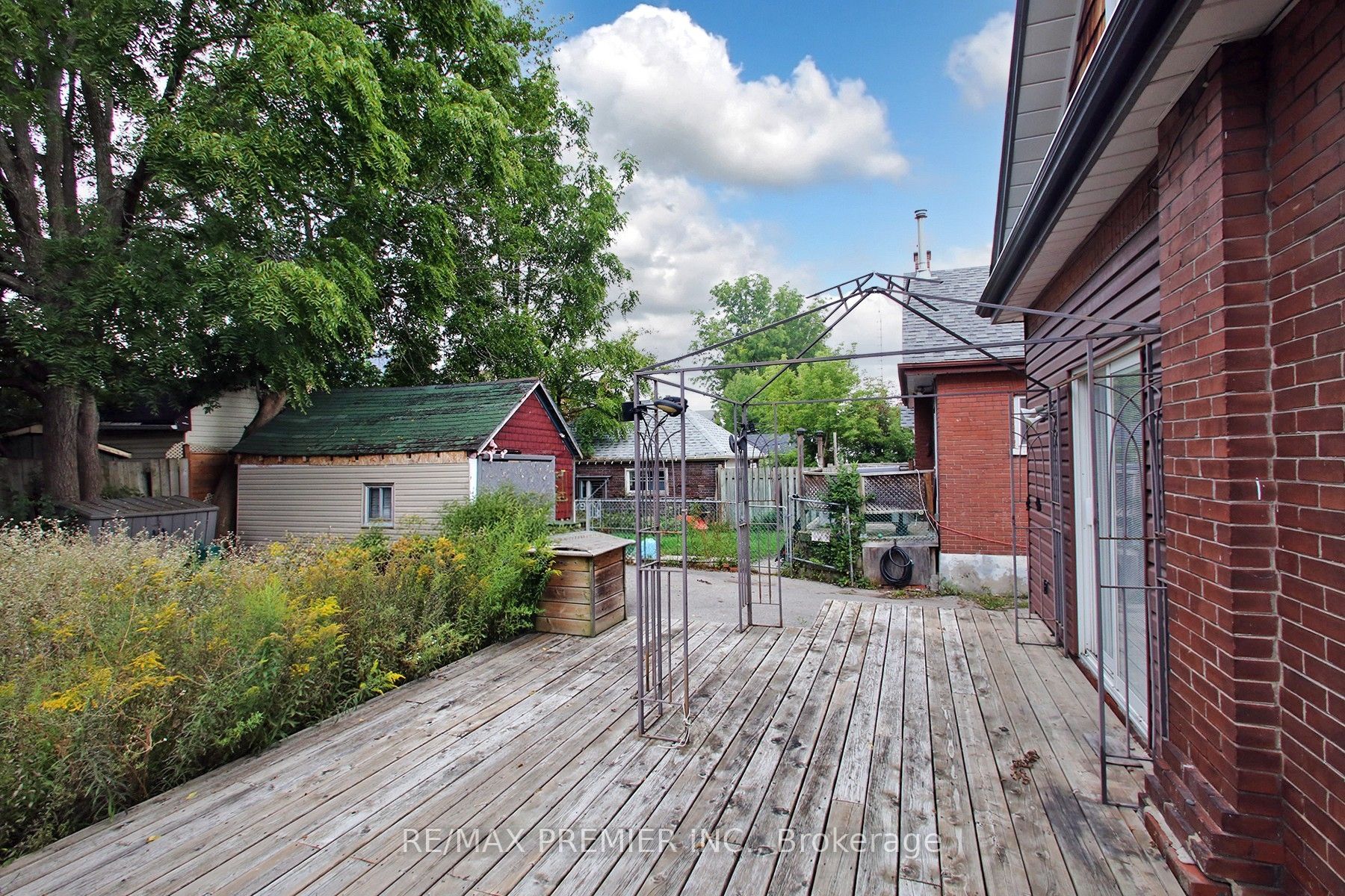 226 Ritson Road S Property Photo 22