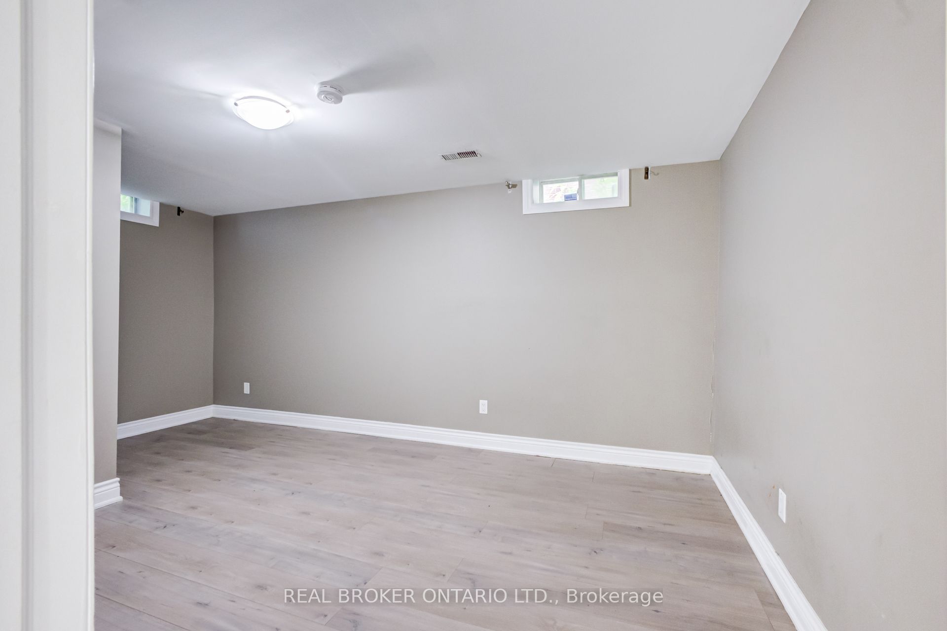10 Coyle Street Property Photo 39