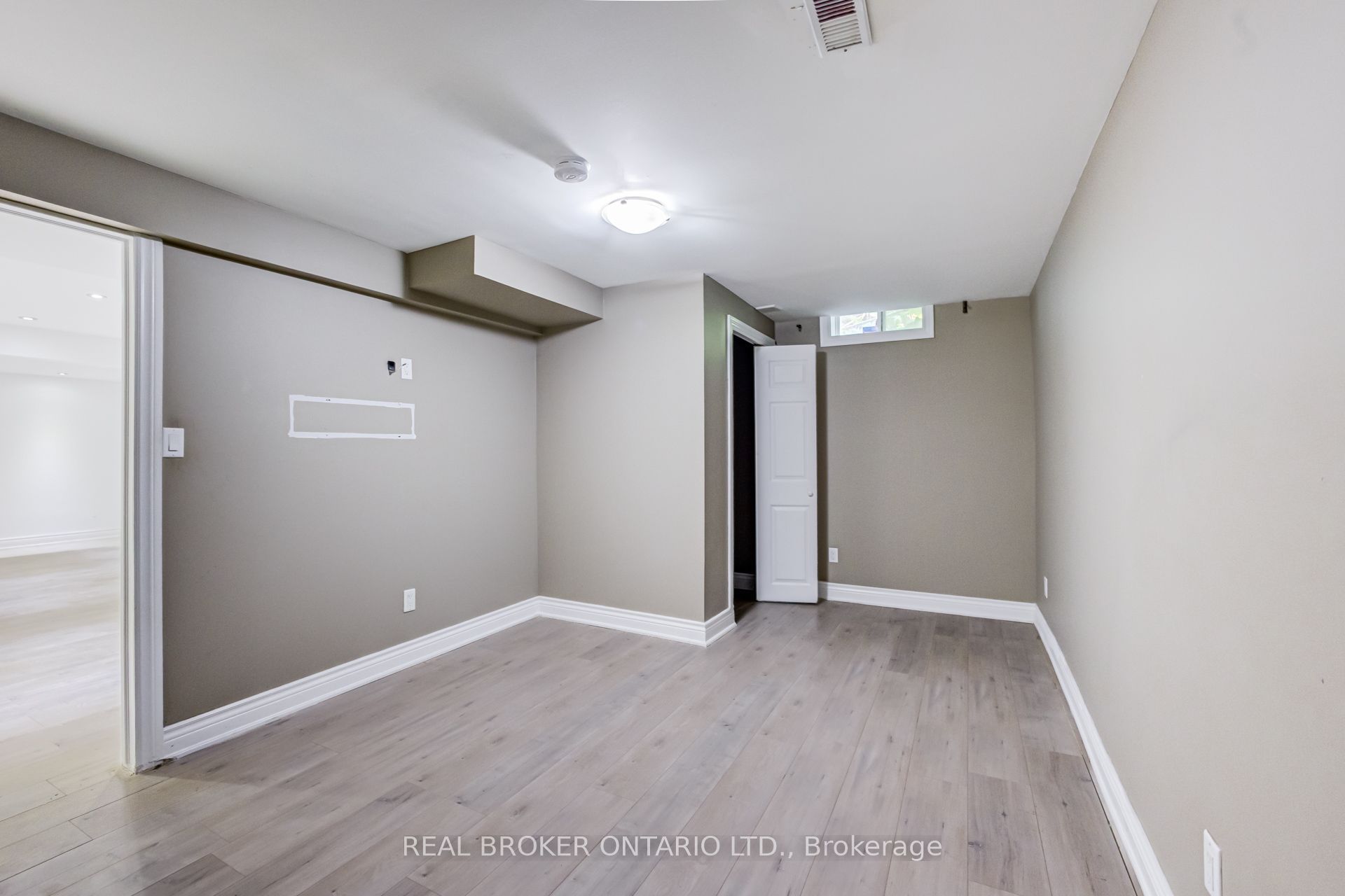 10 Coyle Street Property Photo 40