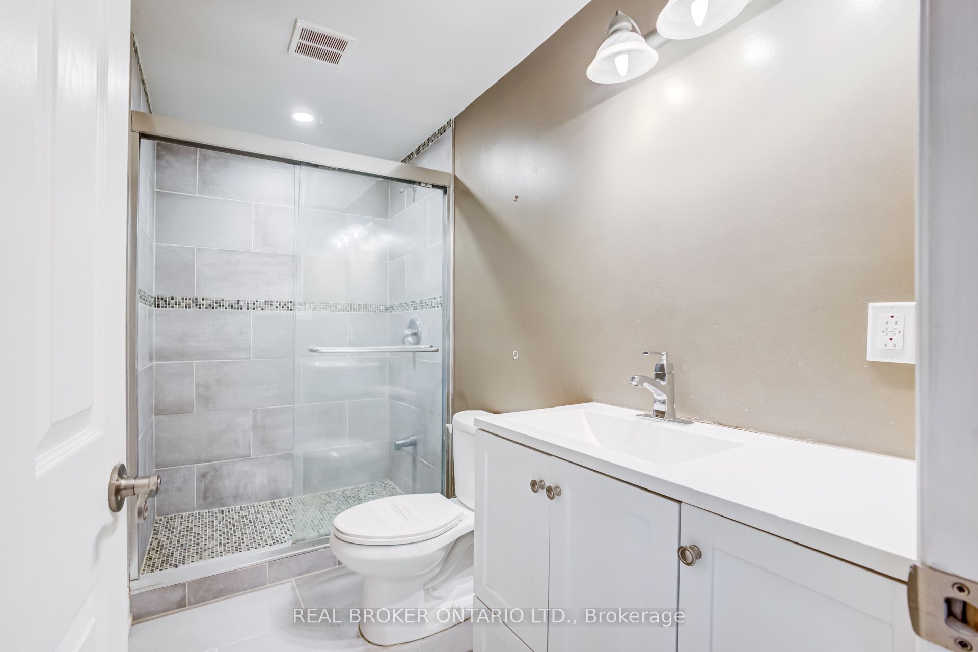 10 Coyle Street Property Photo 41