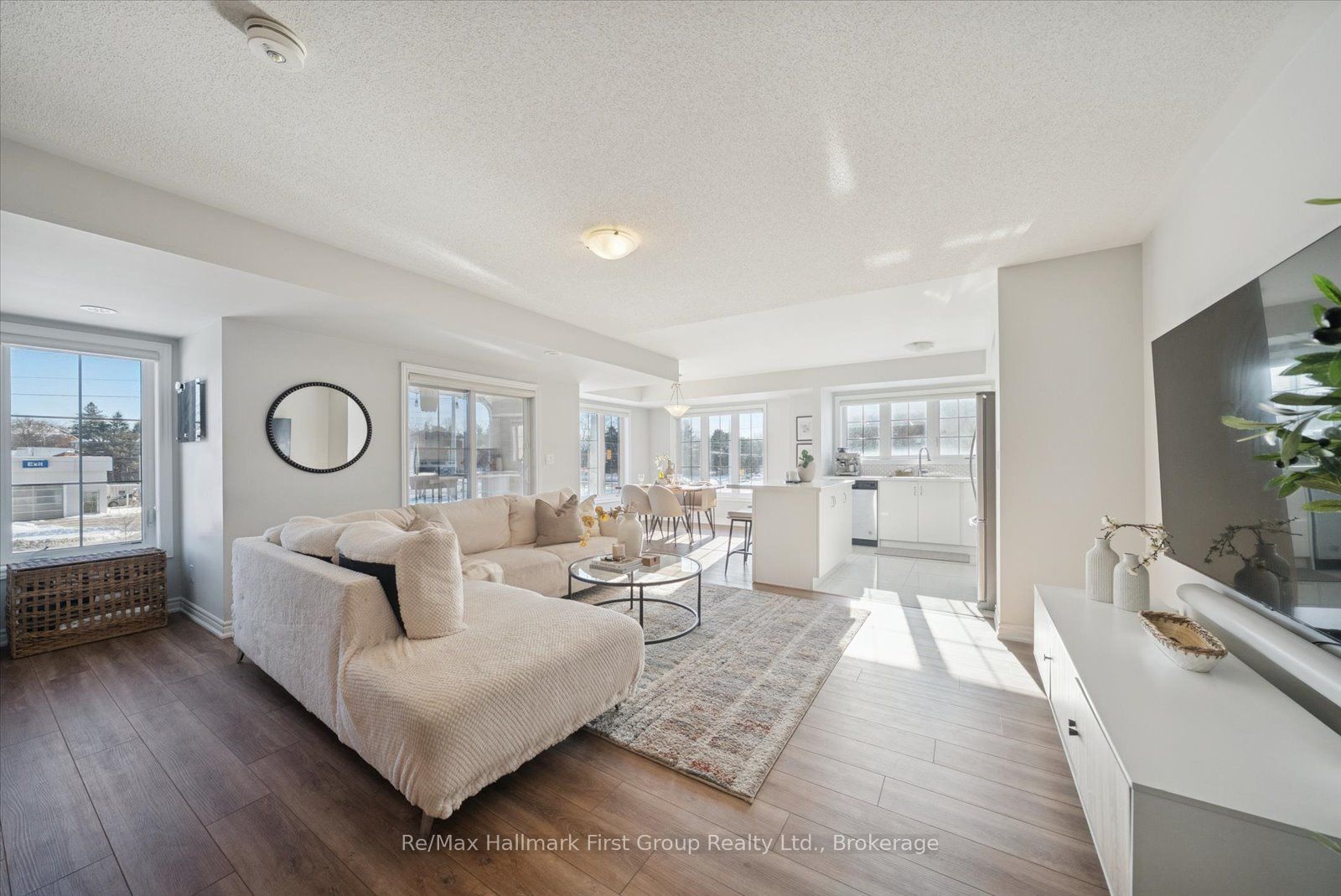 40 Porcelain Way Property Photo 6