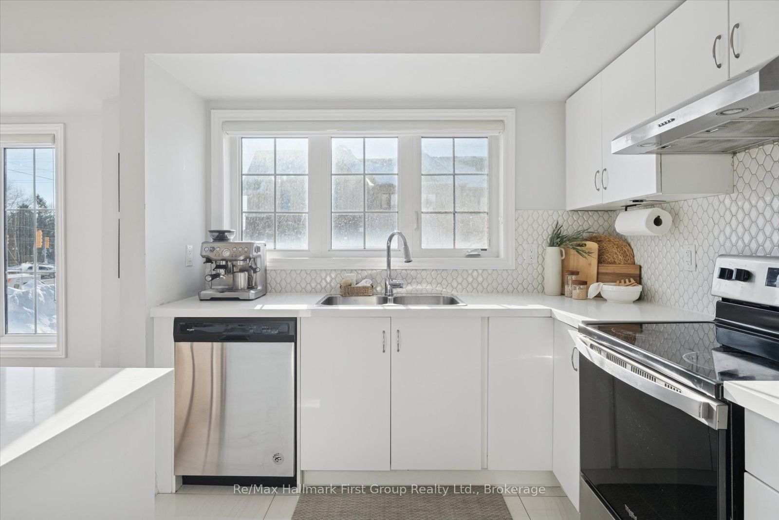 40 Porcelain Way Property Photo 8