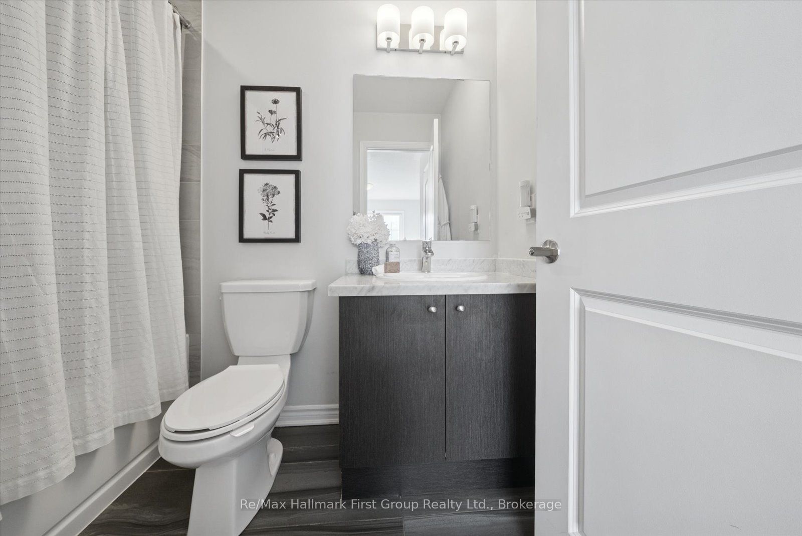 40 Porcelain Way Property Photo 16