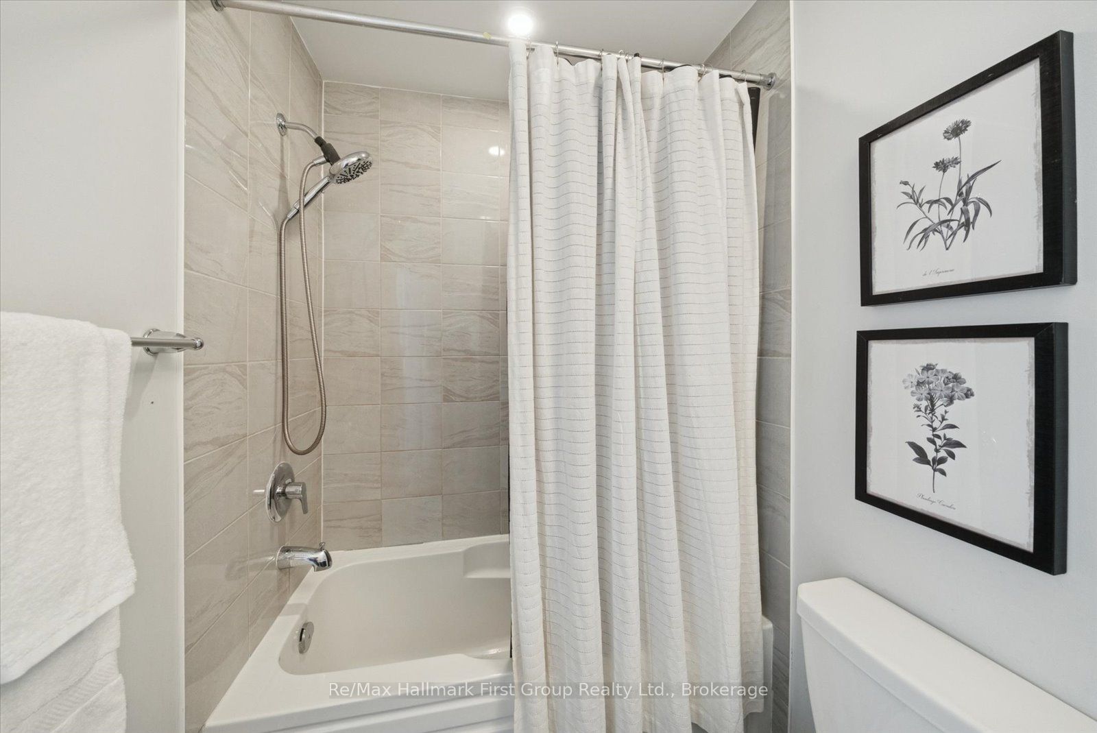 40 Porcelain Way Property Photo 17