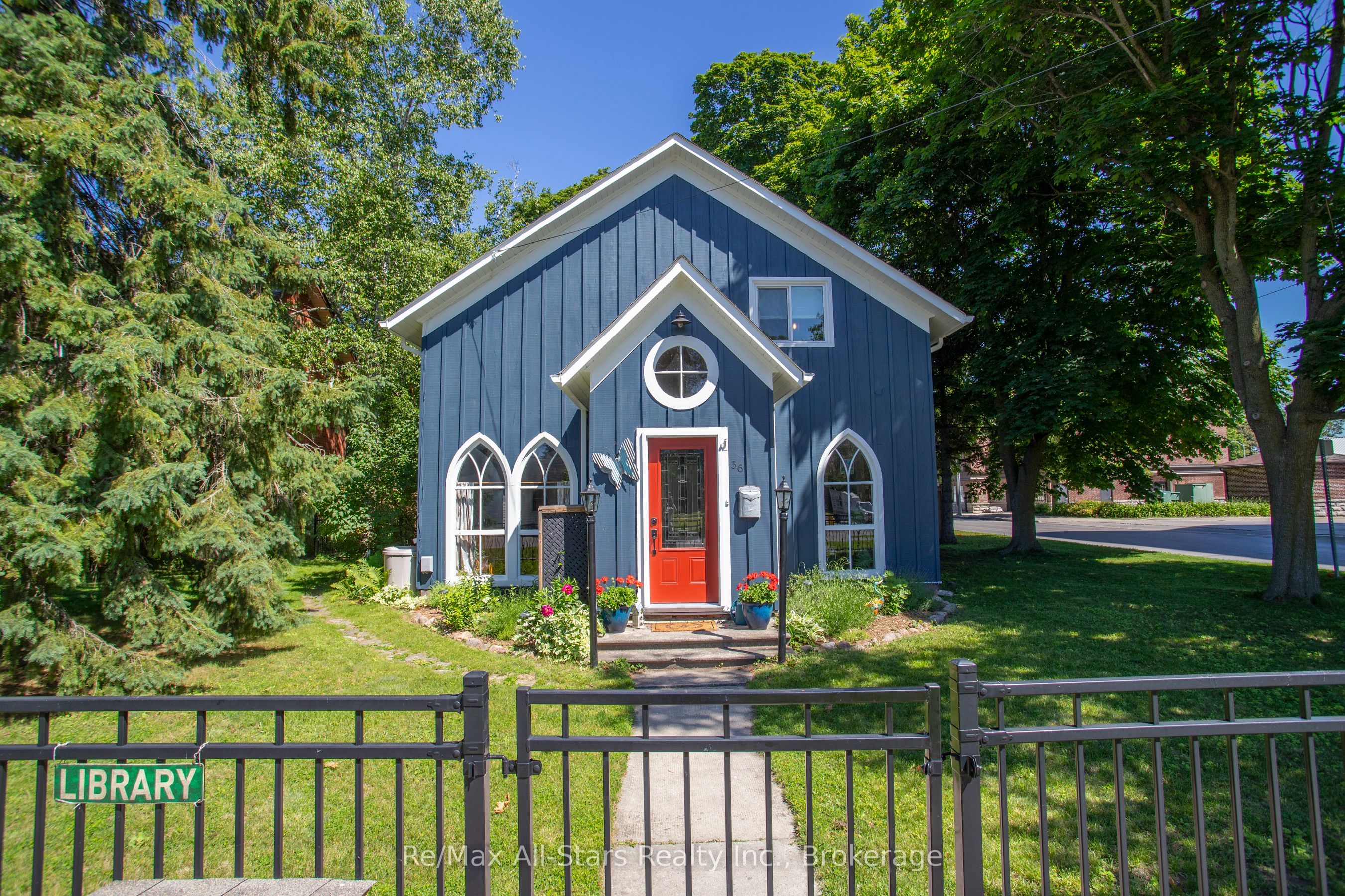 36 Emily Street E Property Photo 5