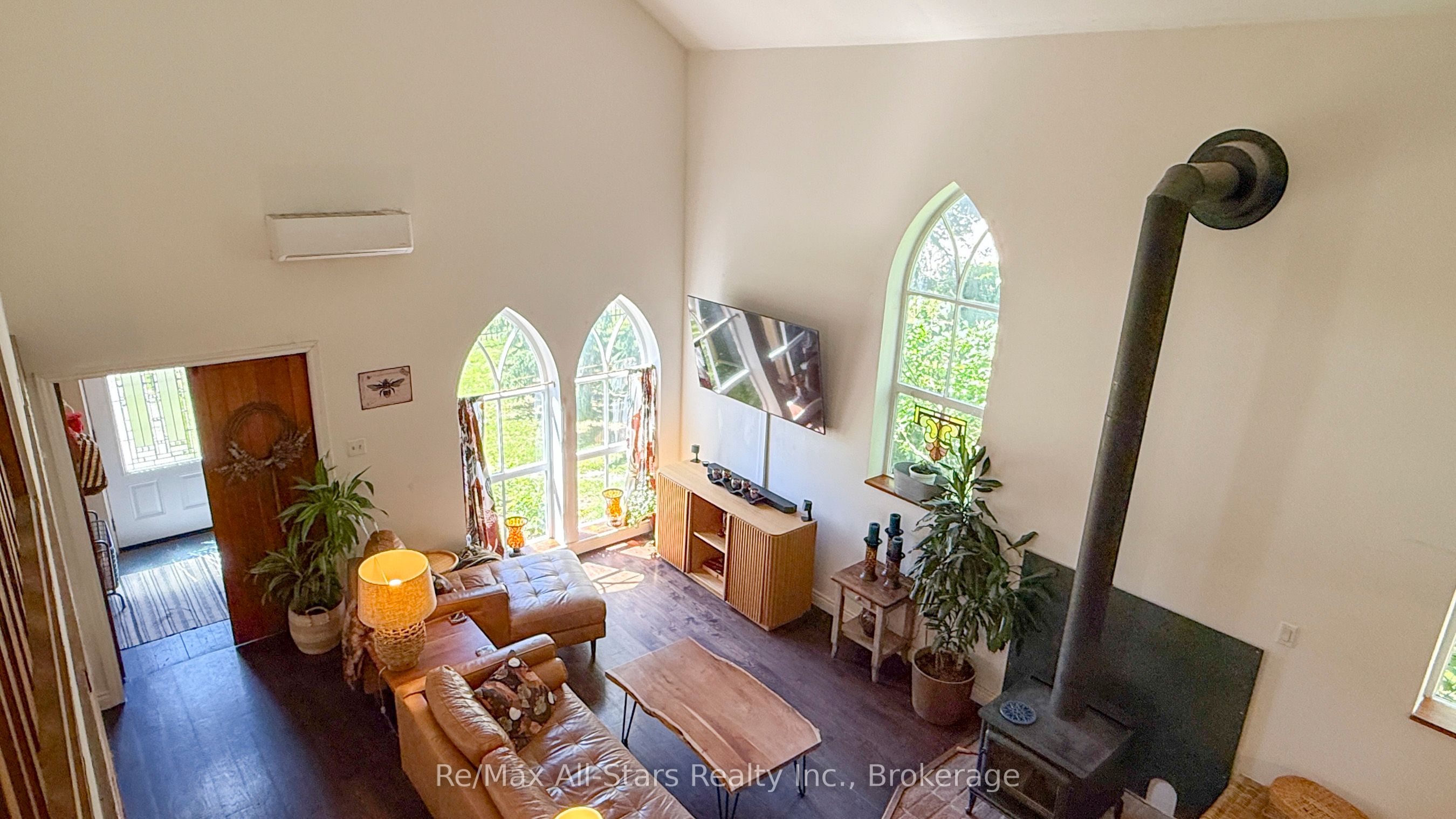 36 Emily Street E Property Photo 7