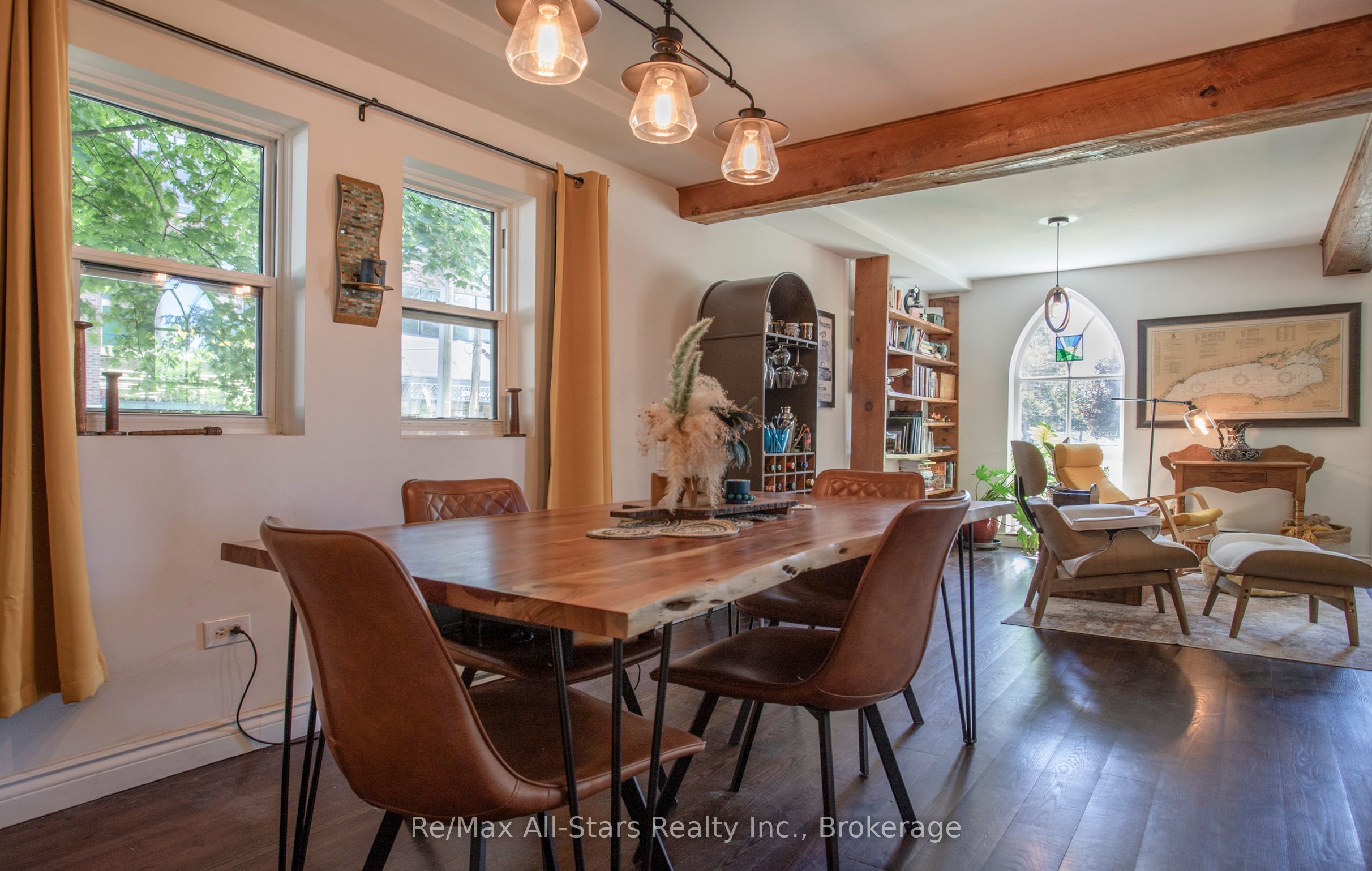 36 Emily Street E Property Photo 15